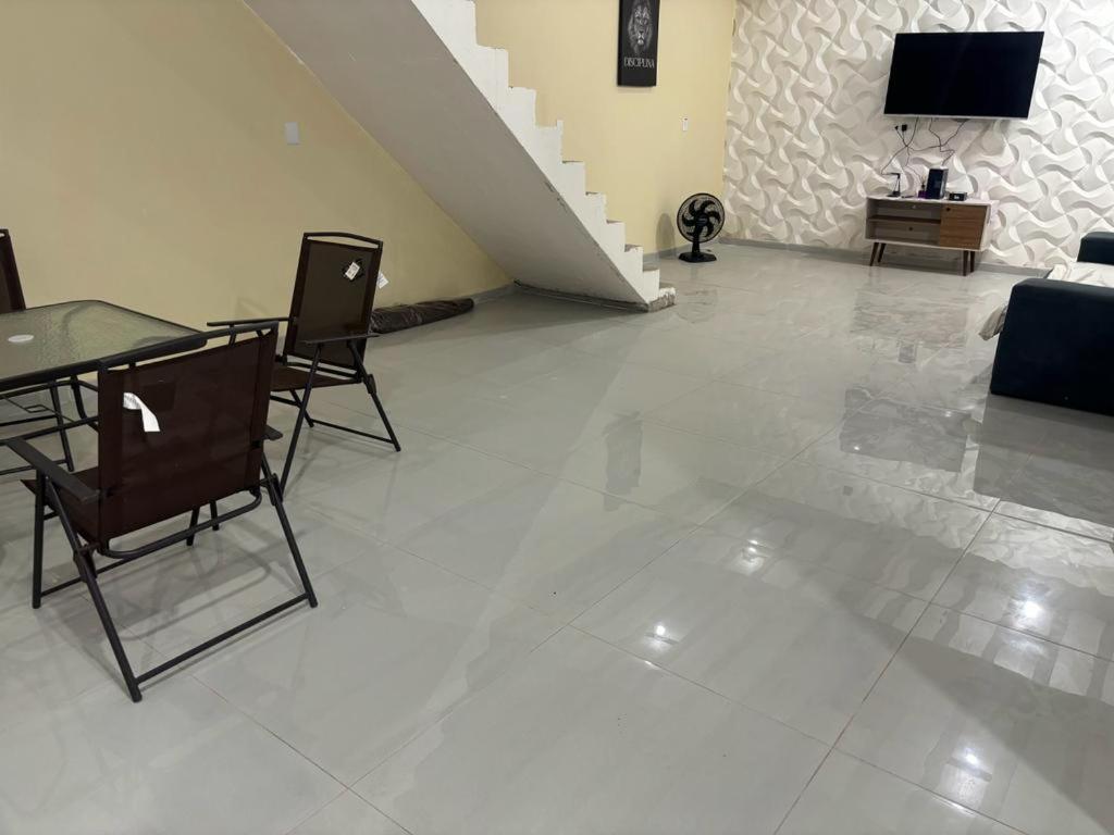 Casa com Piscina e Churrasqueira