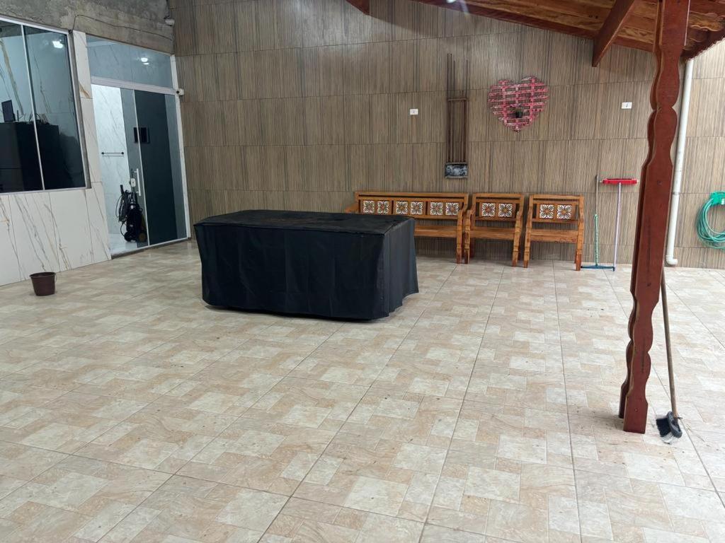 Casa com Piscina e Churrasqueira