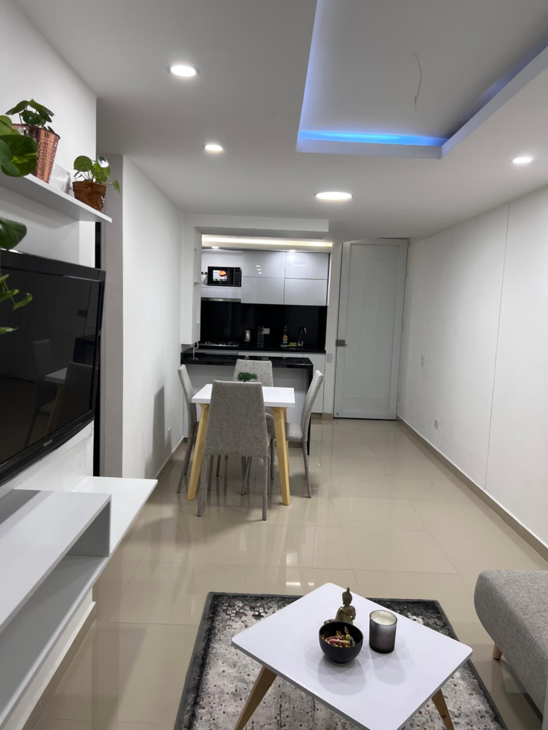 CALI Acogedor y Completo, Apto cerca de Jardin plaza, con piscina, parqueadero y aire acondicionado