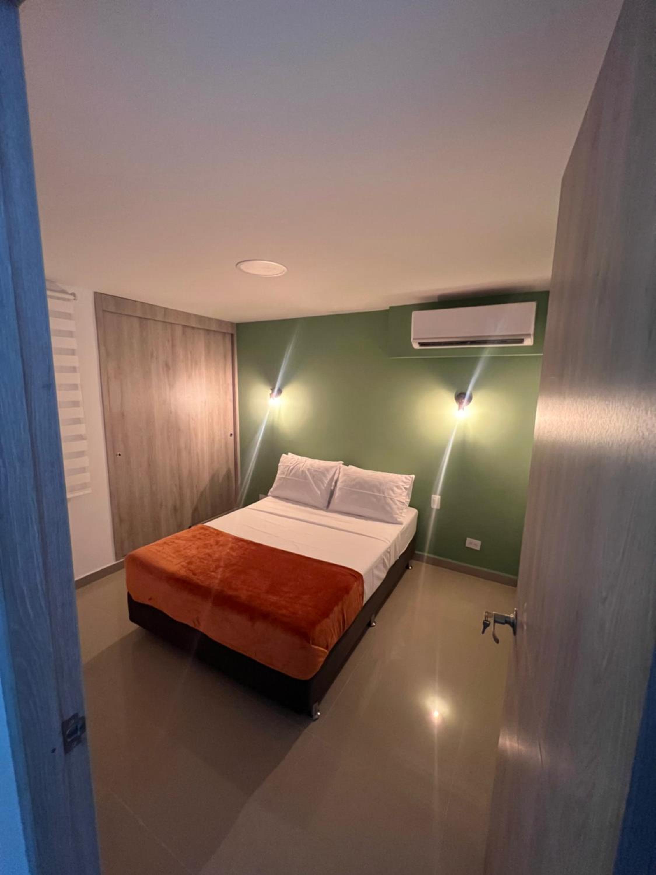 CALI Acogedor y Completo, Apto cerca de Jardin plaza, con piscina, parqueadero y aire acondicionado