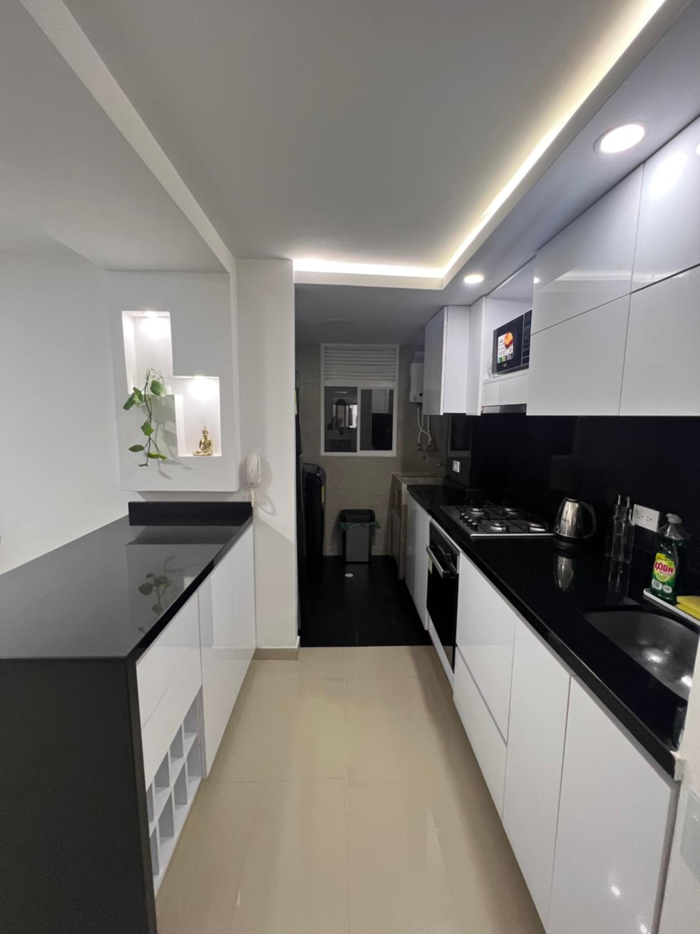 CALI Acogedor y Completo, Apto cerca de Jardin plaza, con piscina, parqueadero y aire acondicionado