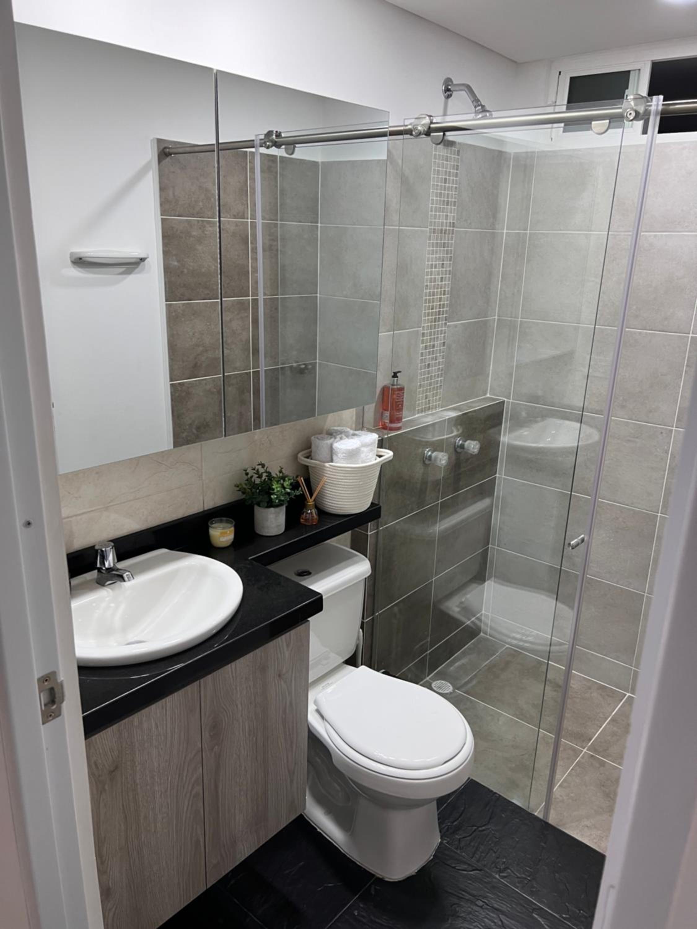 CALI Acogedor y Completo, Apto cerca de Jardin plaza, con piscina, parqueadero y aire acondicionado