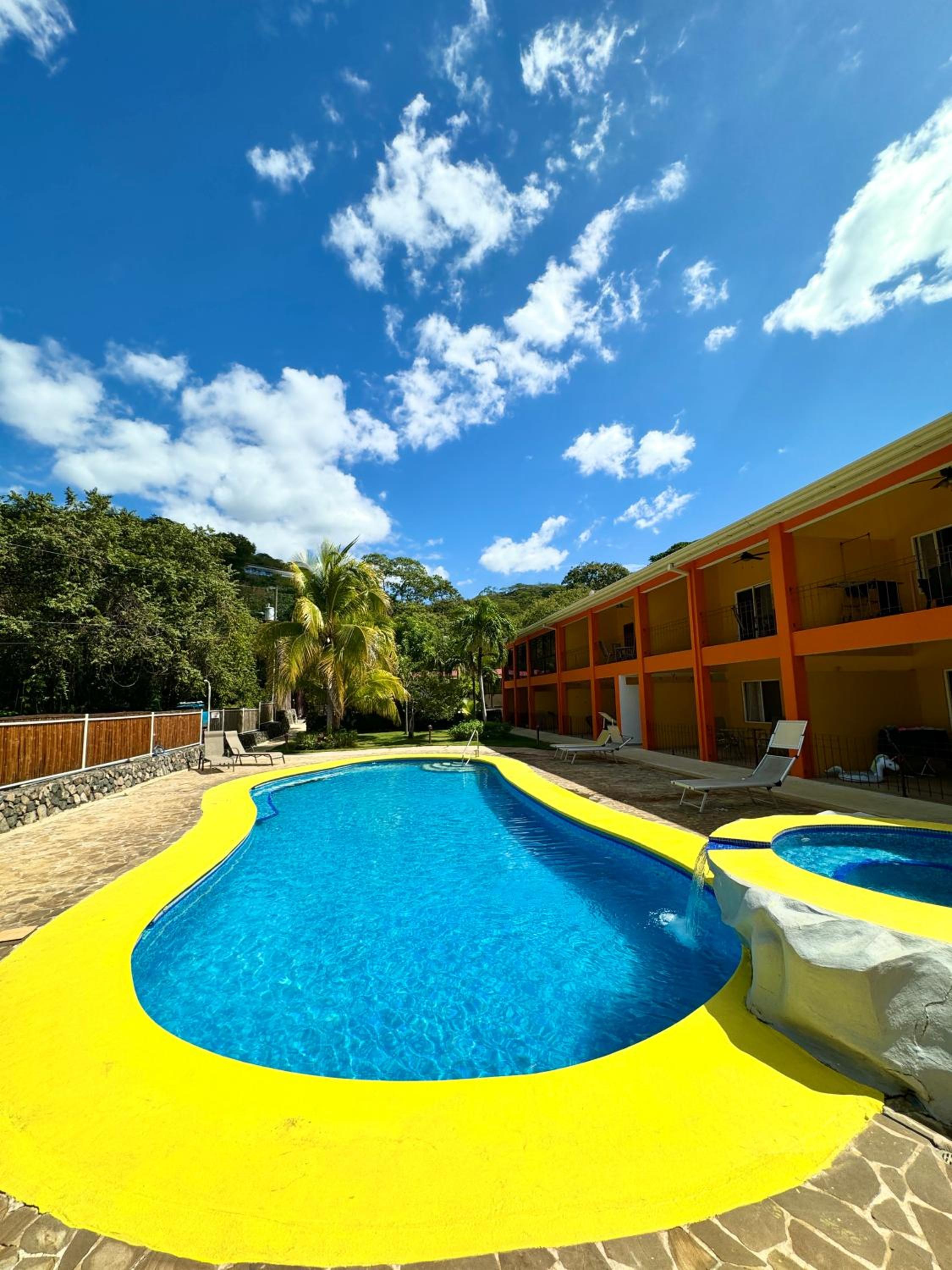 Discounted - Hermosa Paradise Mins from beach