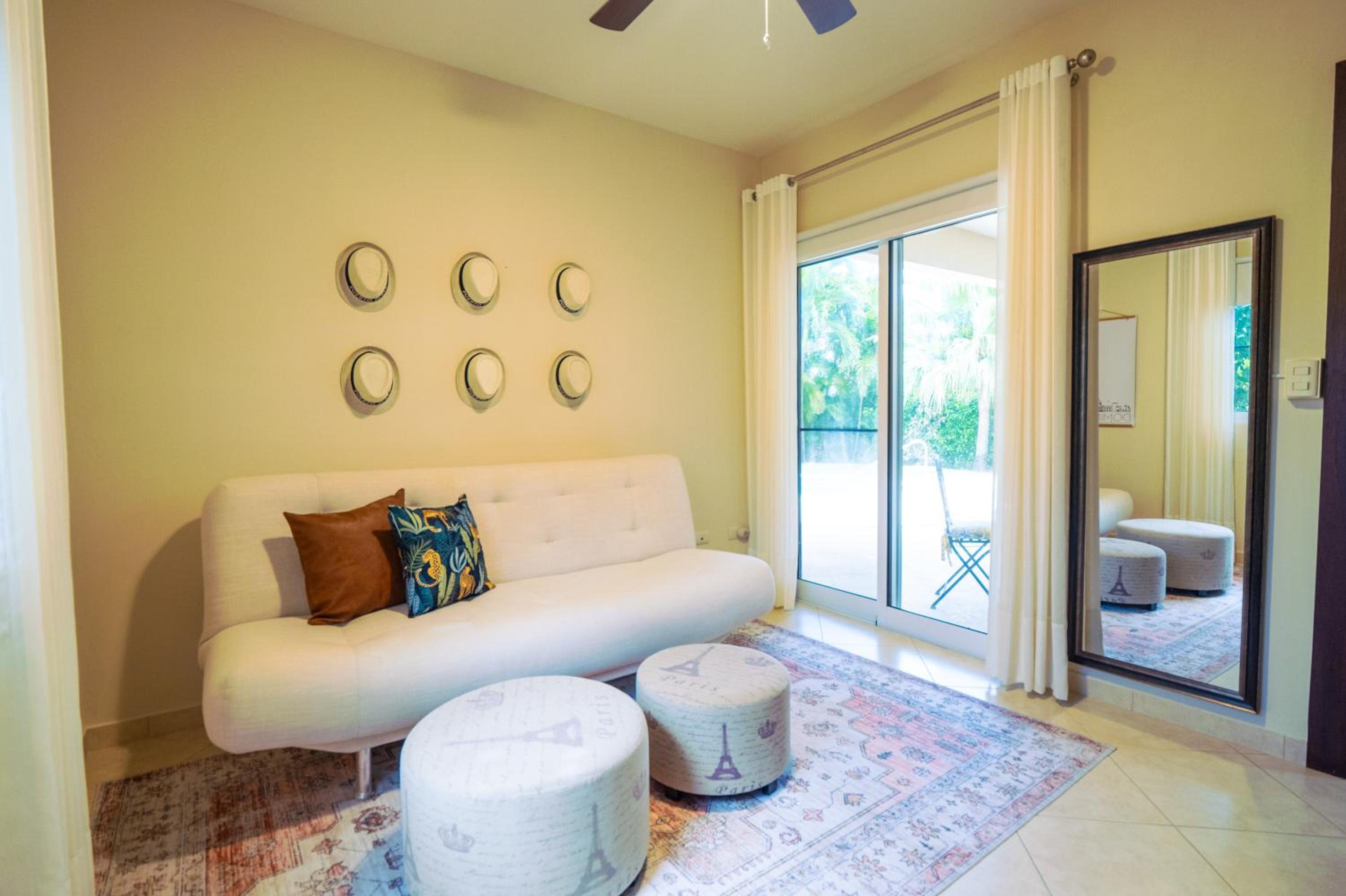 Chic Villa with King Room BBQ Pool Restaurant Shuttle