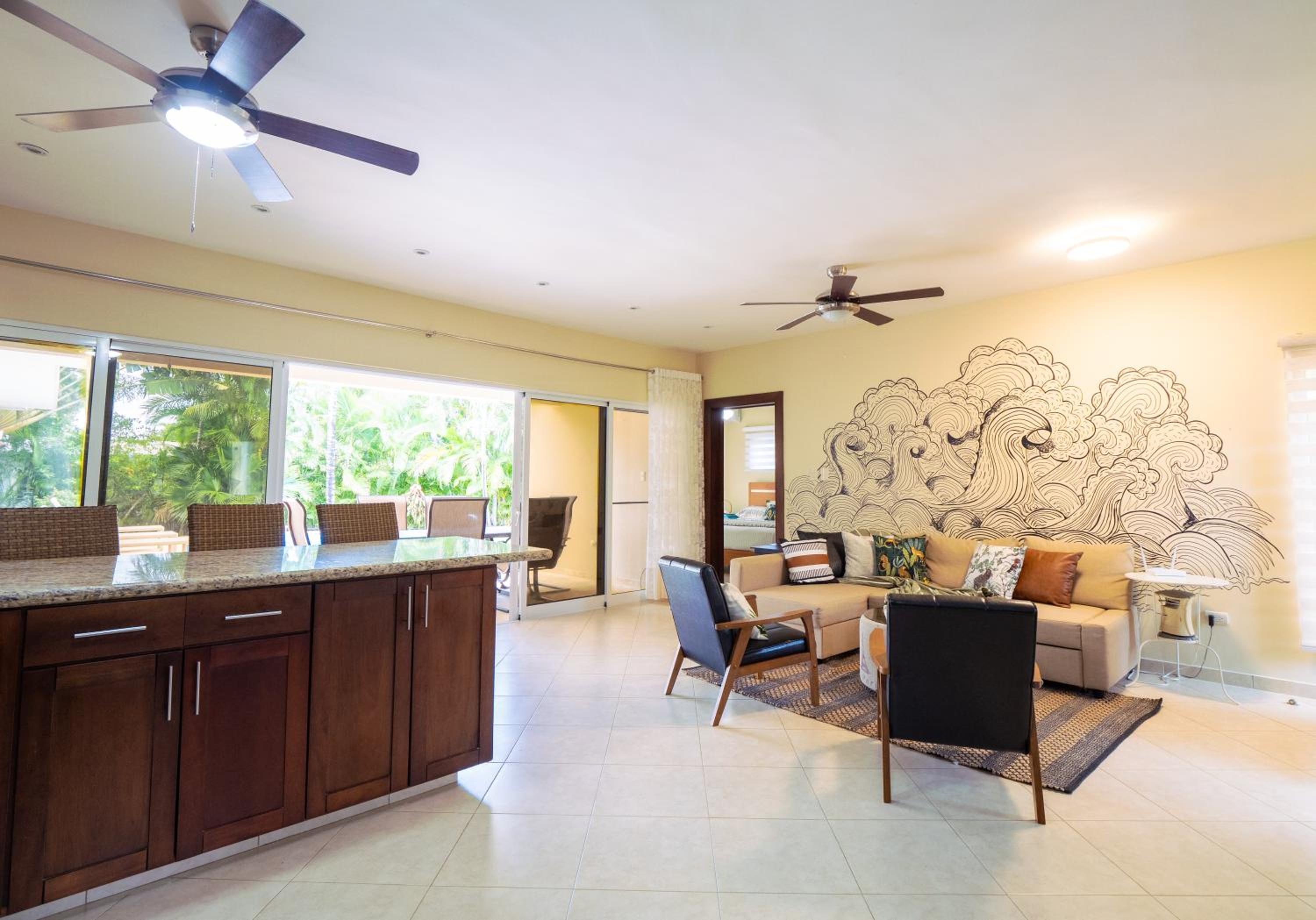 Chic Villa with King Room BBQ Pool Restaurant Shuttle