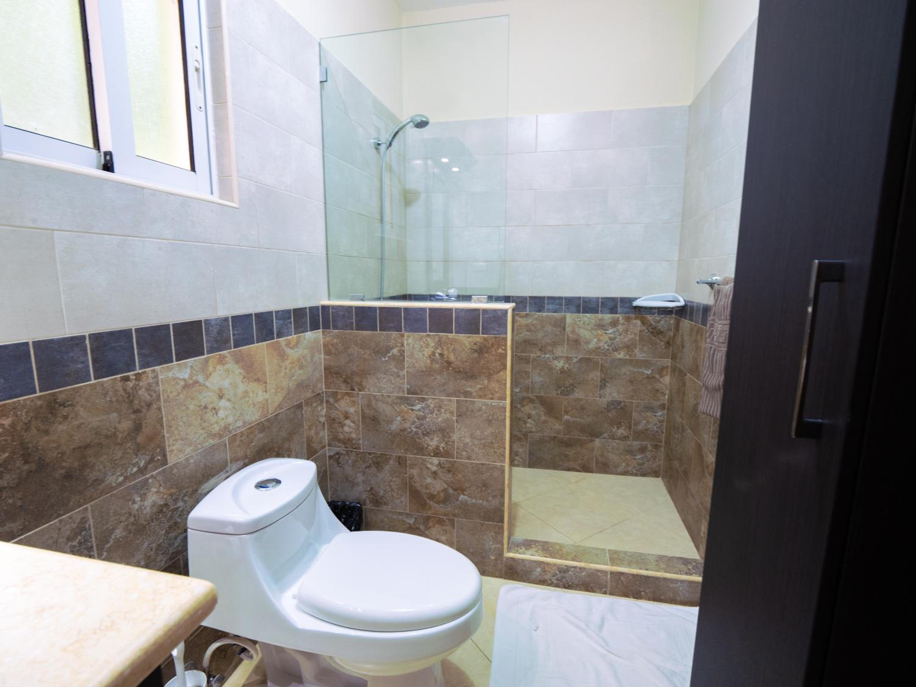 Chic Villa with King Room BBQ Pool Restaurant Shuttle