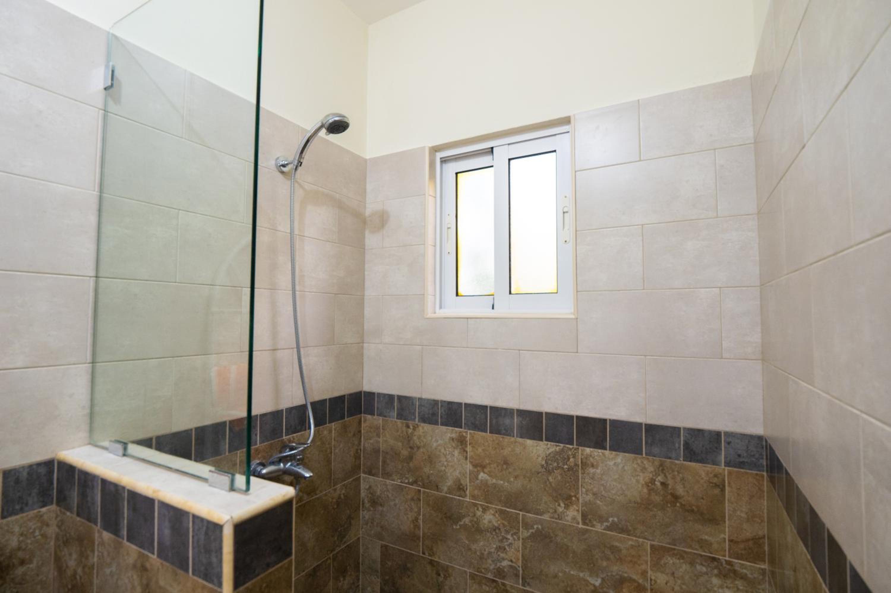 Chic Villa with King Room BBQ Pool Restaurant Shuttle
