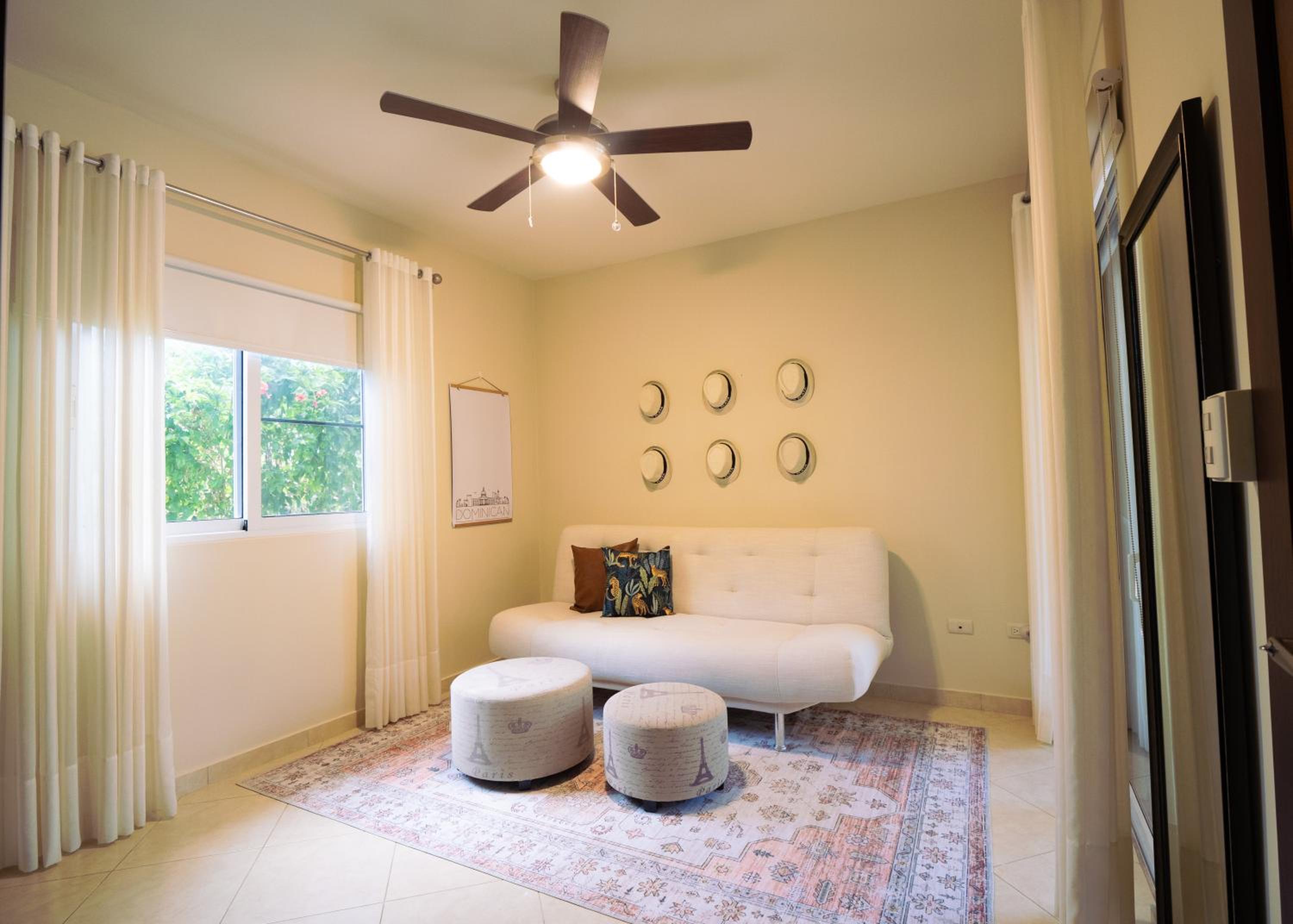 Chic Villa with King Room BBQ Pool Restaurant Shuttle
