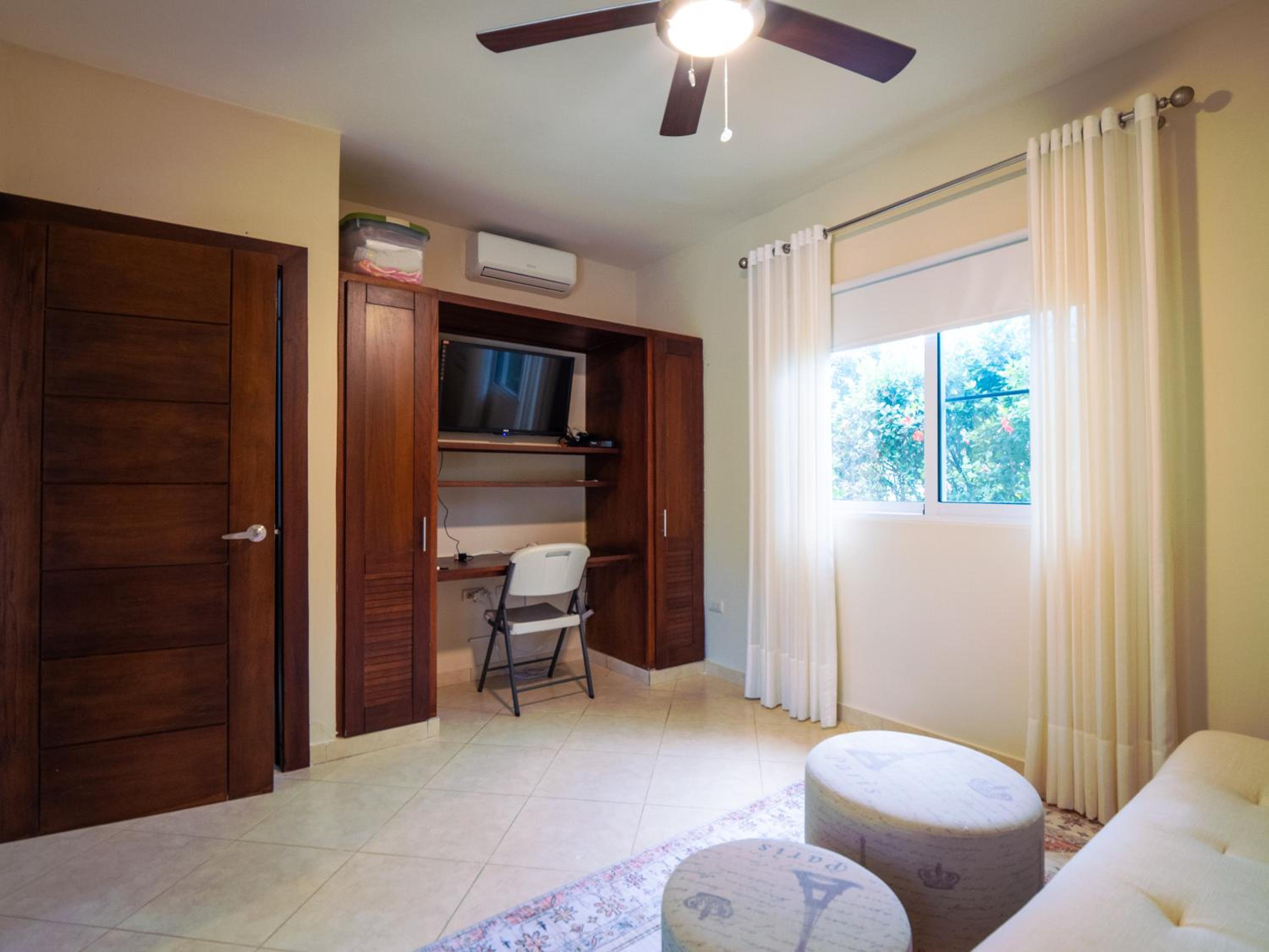 Chic Villa with King Room BBQ Pool Restaurant Shuttle
