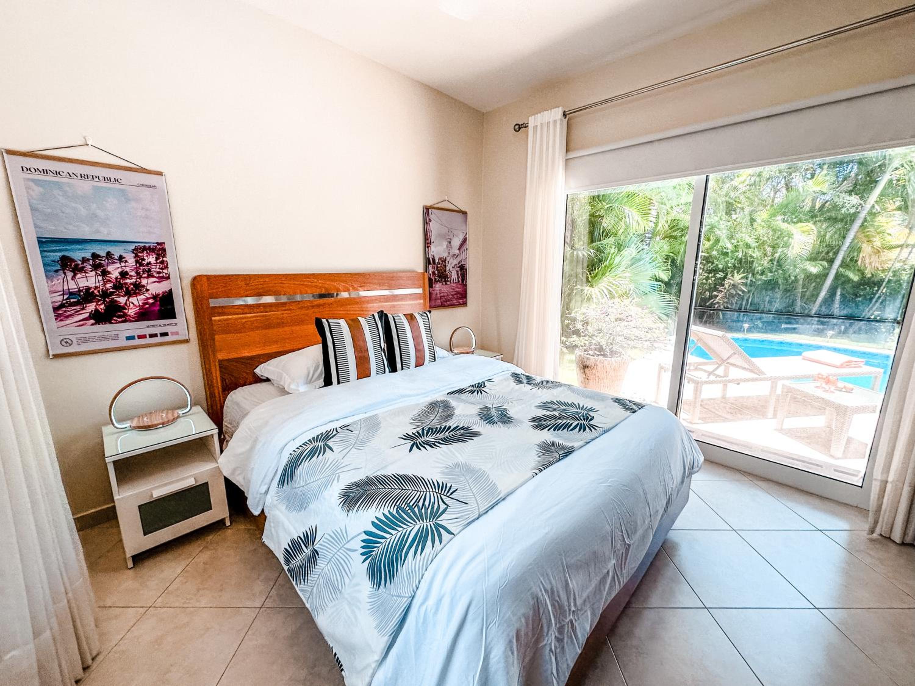 Chic Villa with King Room BBQ Pool Restaurant Shuttle