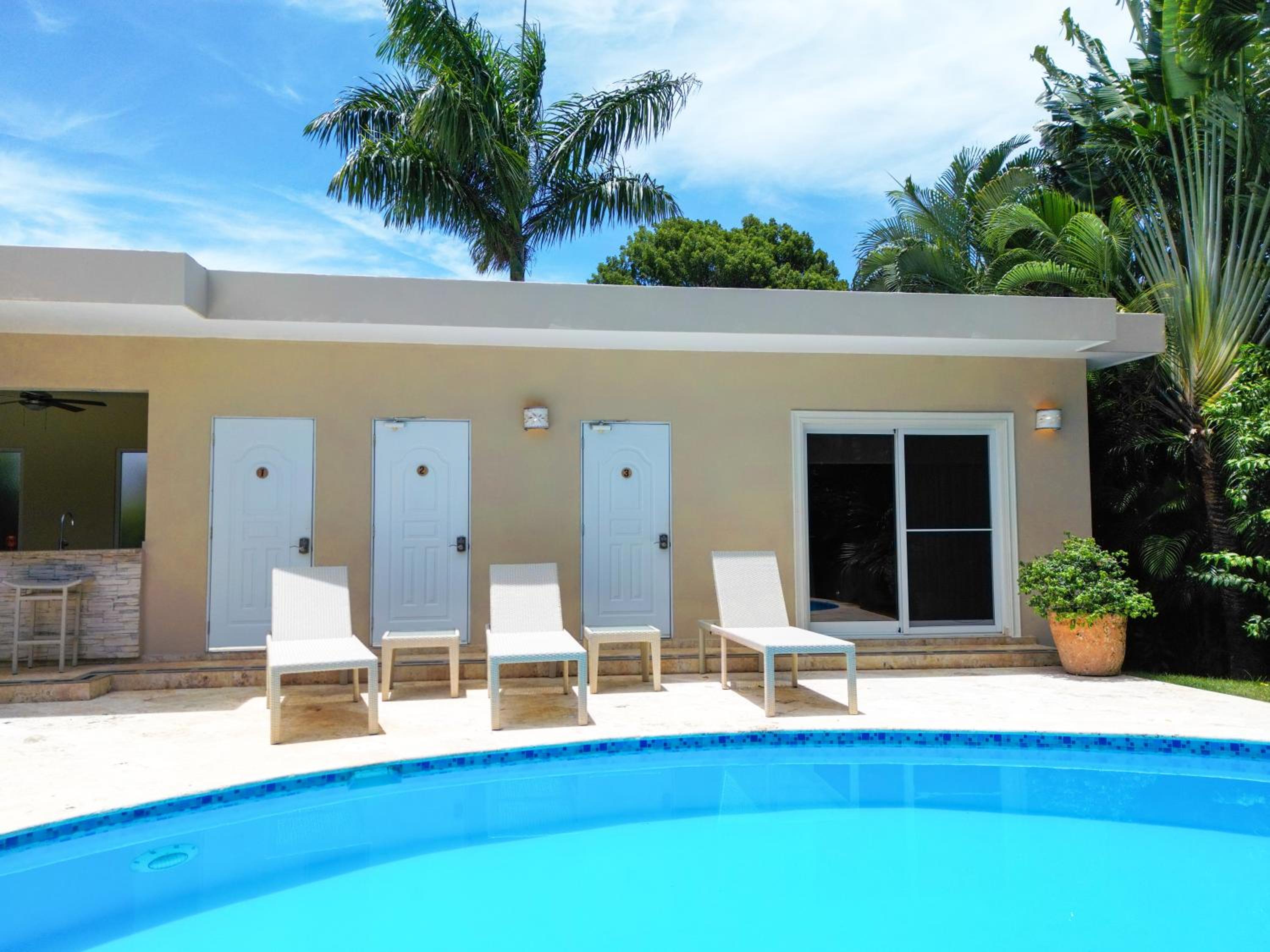 Chic Villa with King Room BBQ Pool Restaurant Shuttle