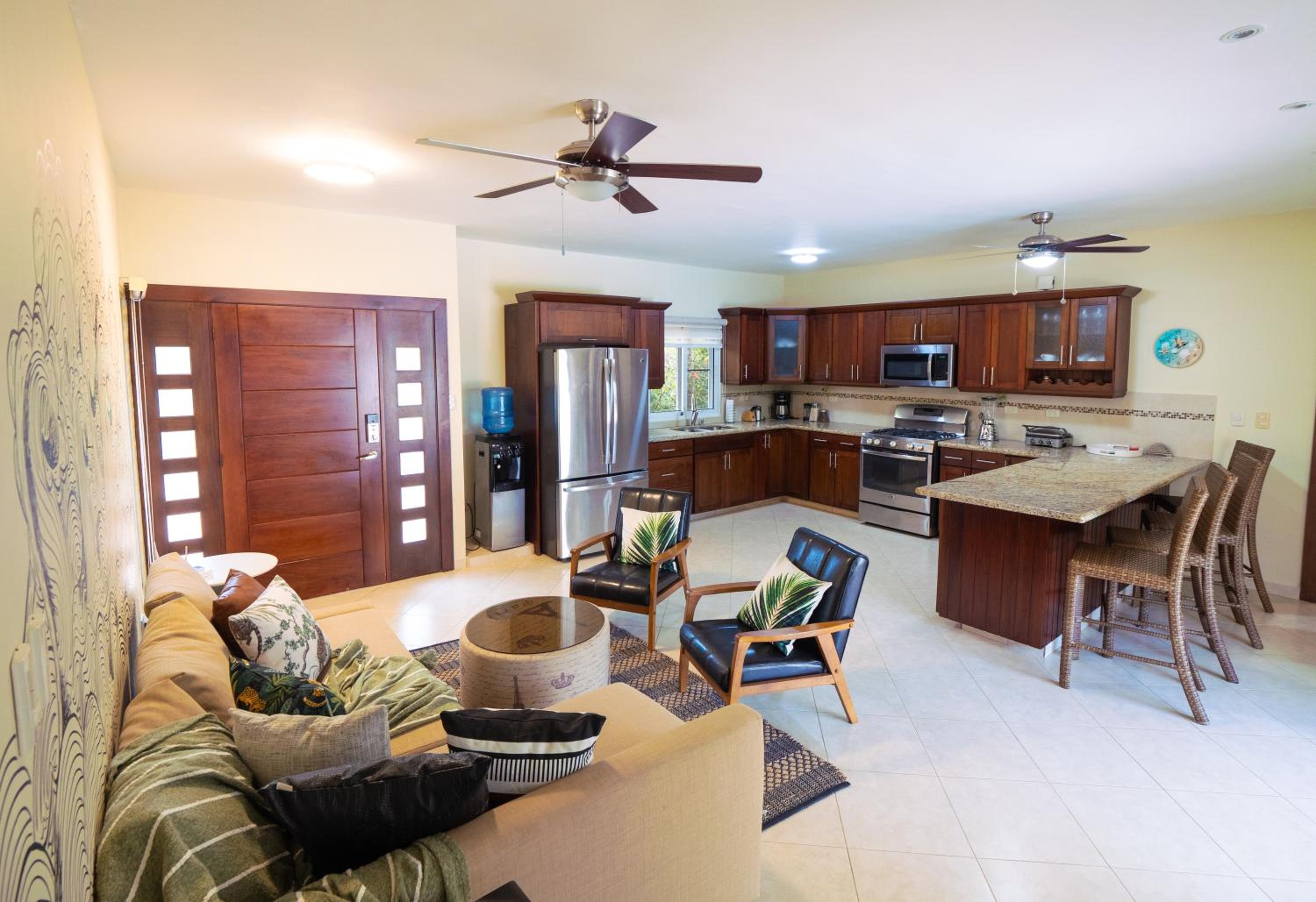 Chic Villa with King Room BBQ Pool Restaurant Shuttle