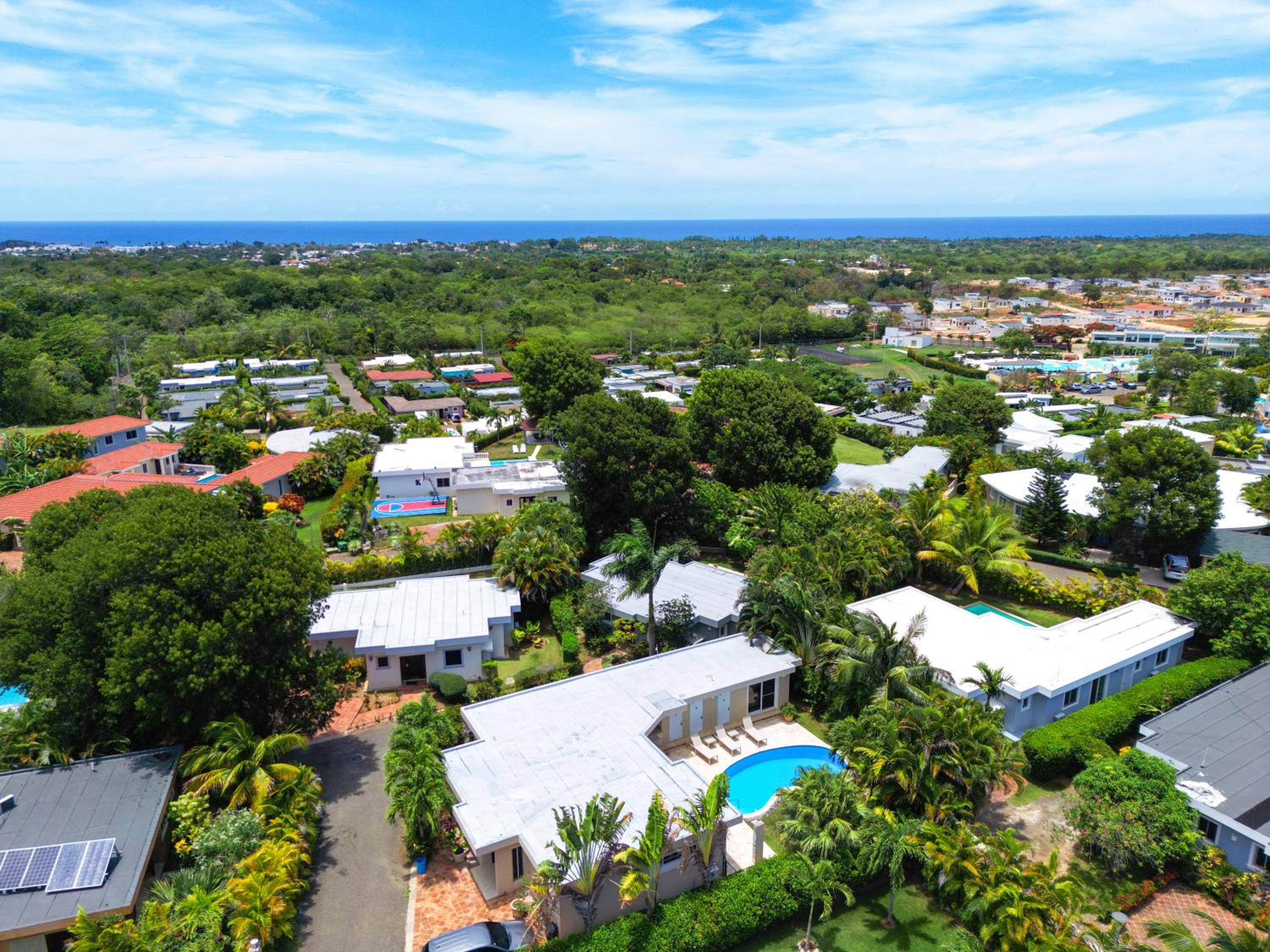 Chic Villa with King Room BBQ Pool Restaurant Shuttle