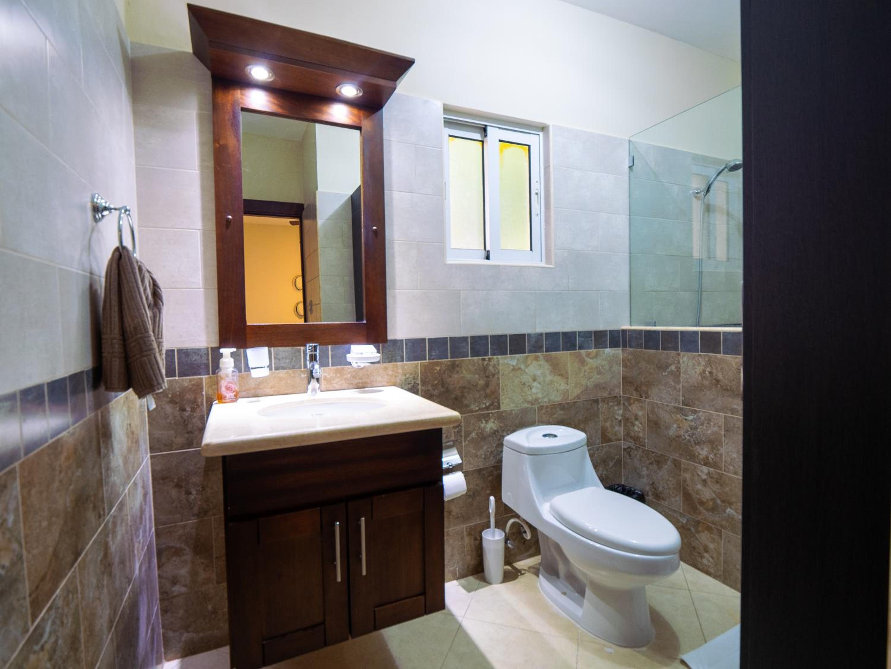 Chic Villa with King Room BBQ Pool Restaurant Shuttle