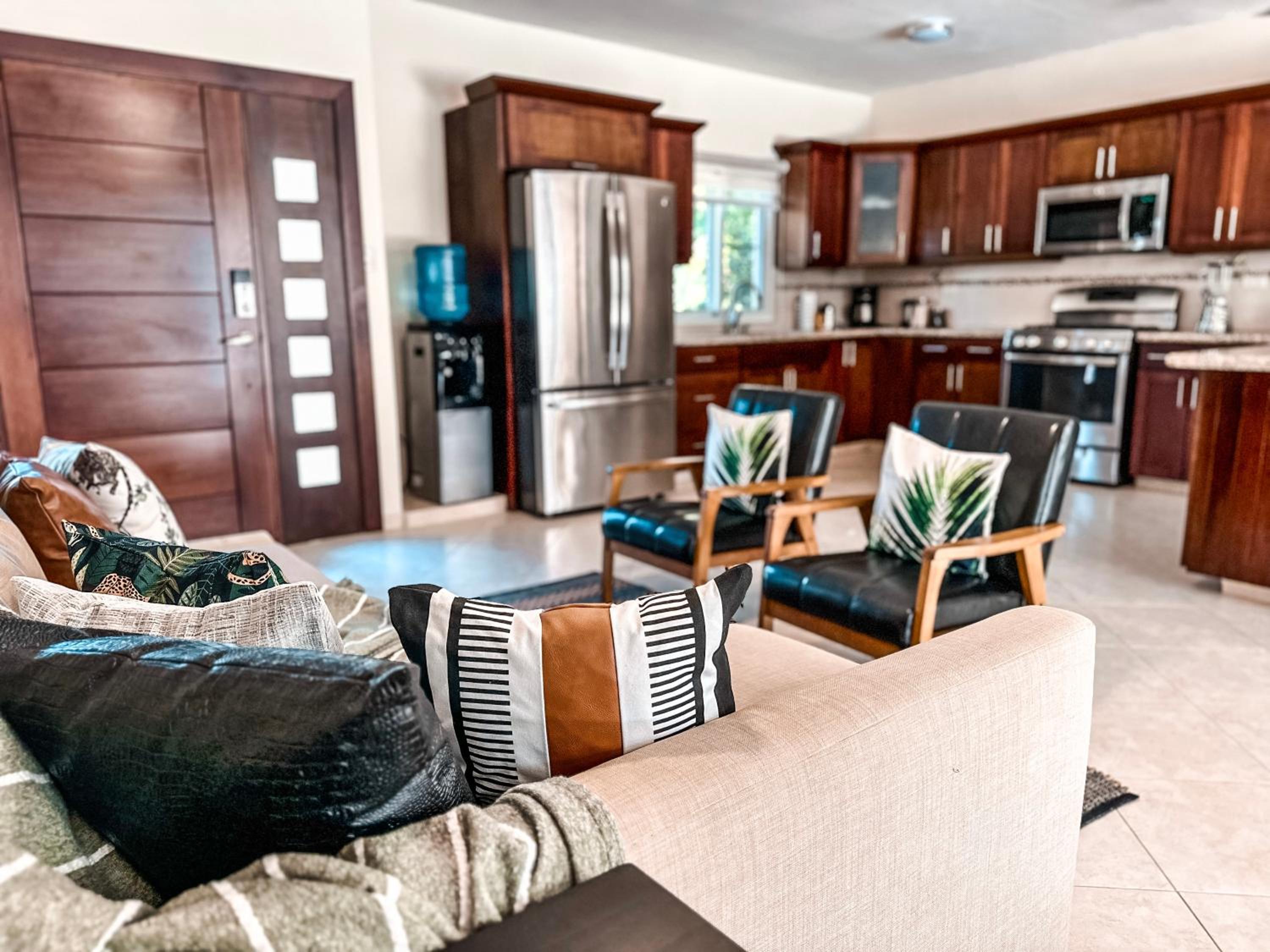 Chic Villa with King Room BBQ Pool Restaurant Shuttle