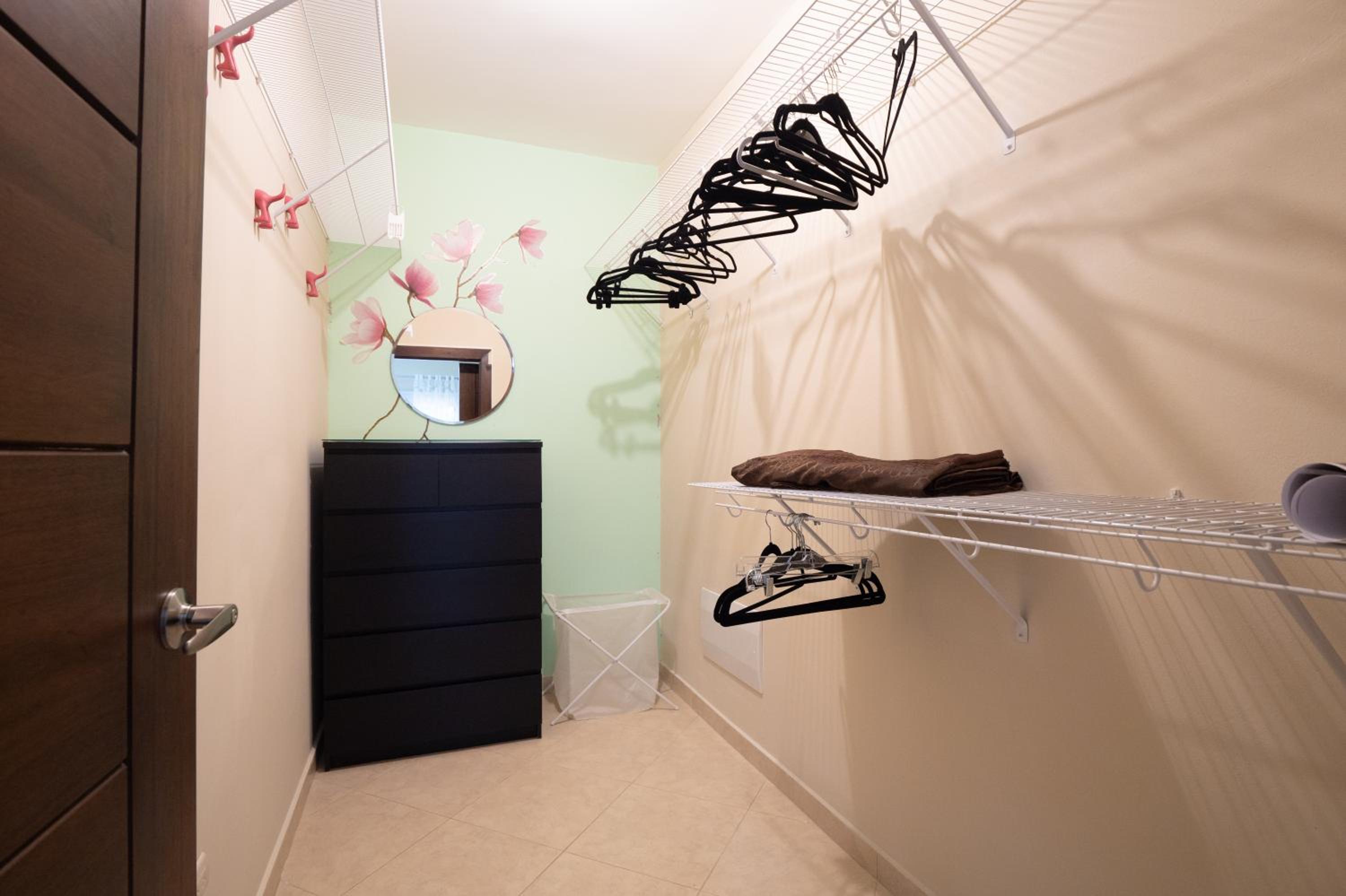 Chic Villa with King Room BBQ Pool Restaurant Shuttle