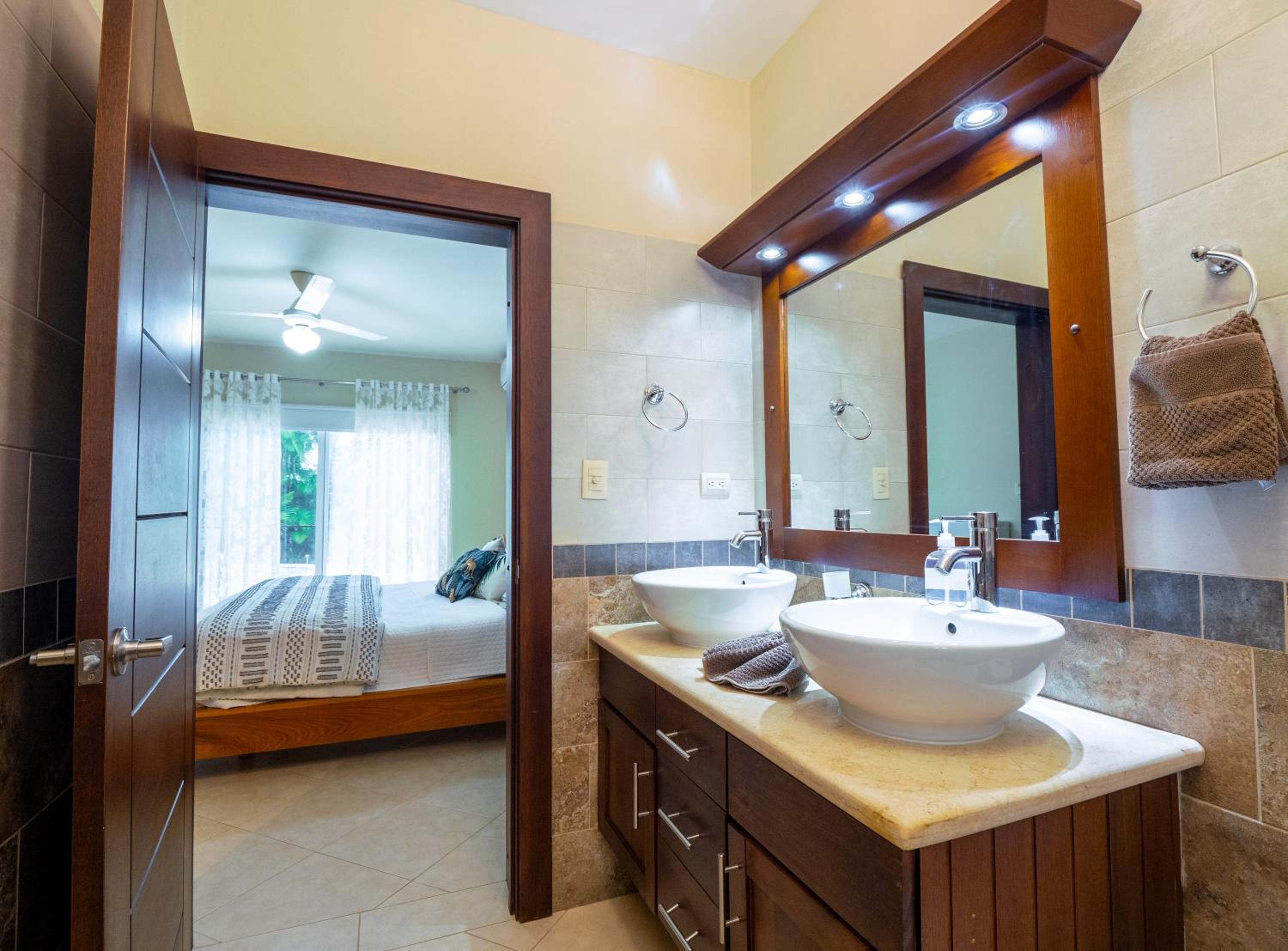 Chic Villa with King Room BBQ Pool Restaurant Shuttle