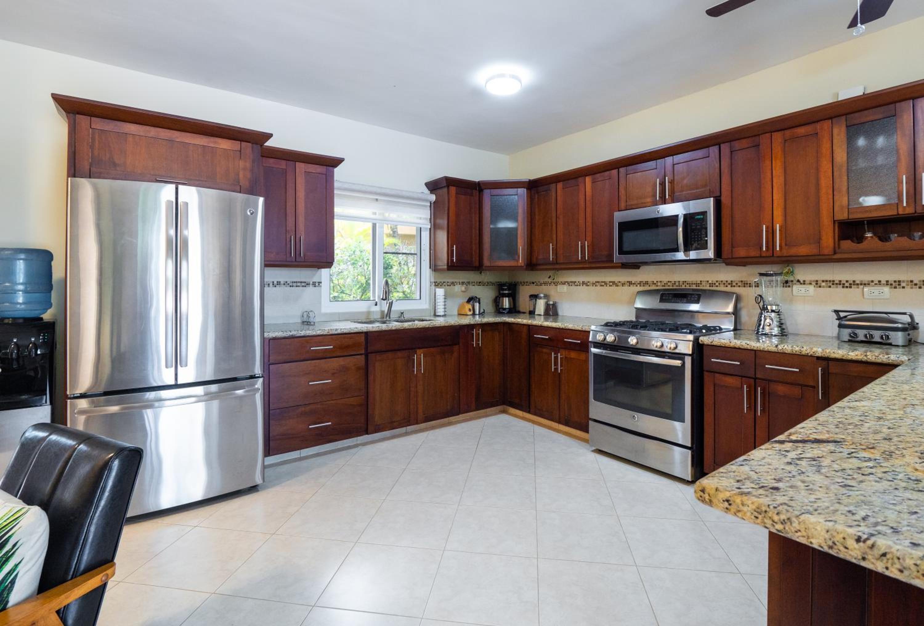 Chic Villa with King Room BBQ Pool Restaurant Shuttle