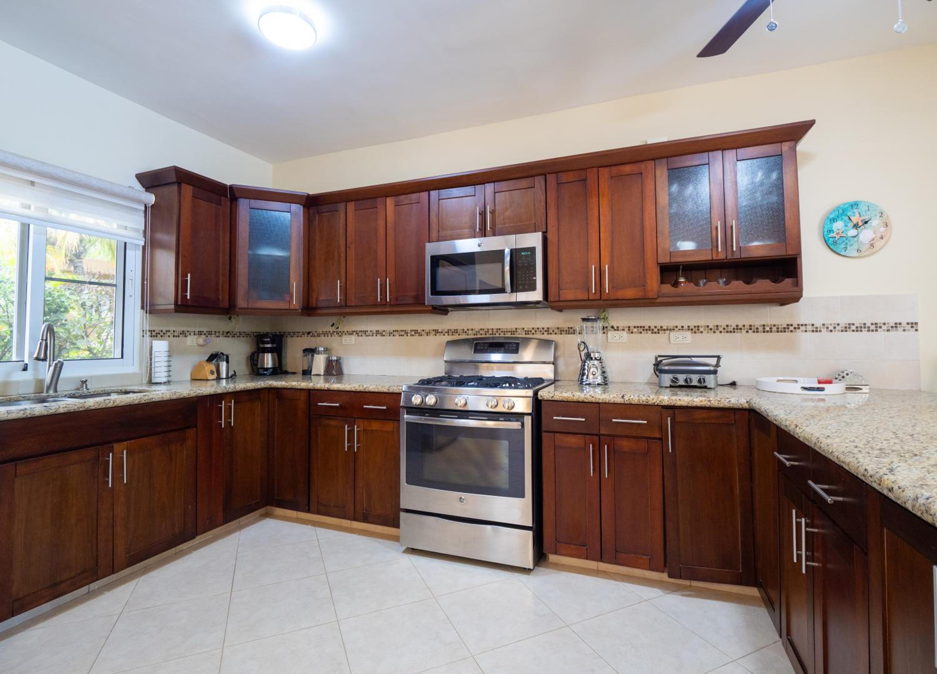 Chic Villa with King Room BBQ Pool Restaurant Shuttle