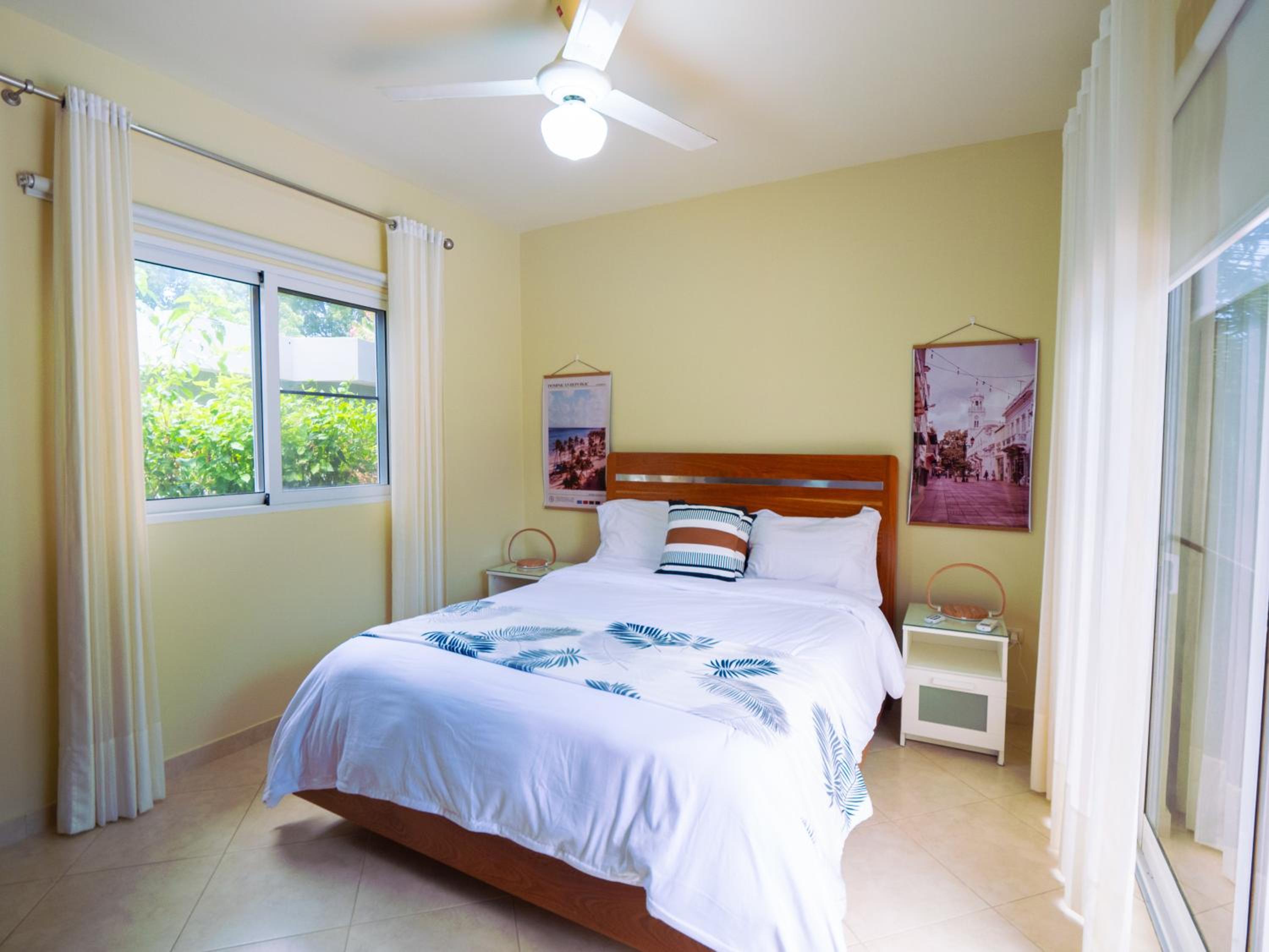Chic Villa with King Room BBQ Pool Restaurant Shuttle