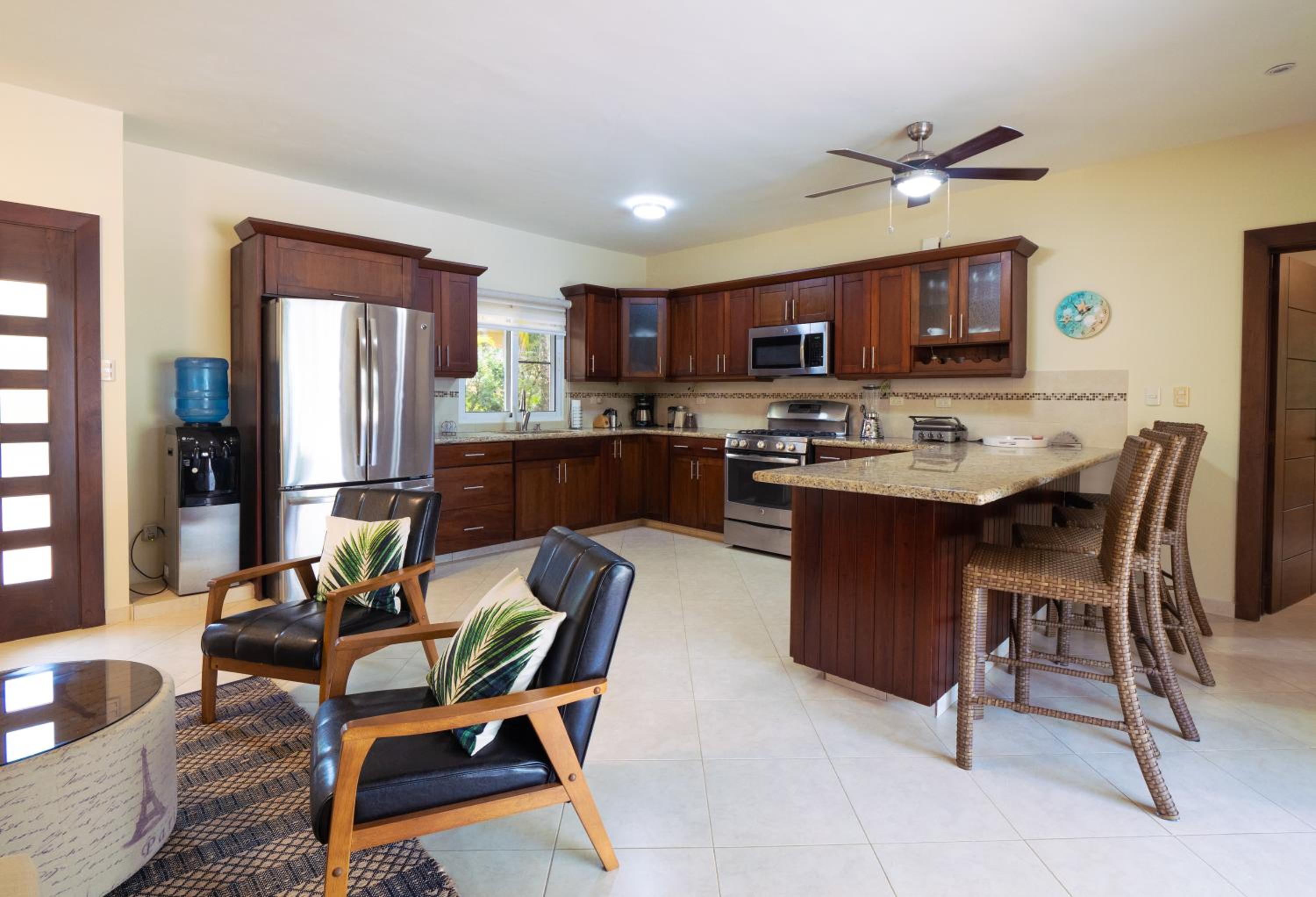 Chic Villa with King Room BBQ Pool Restaurant Shuttle