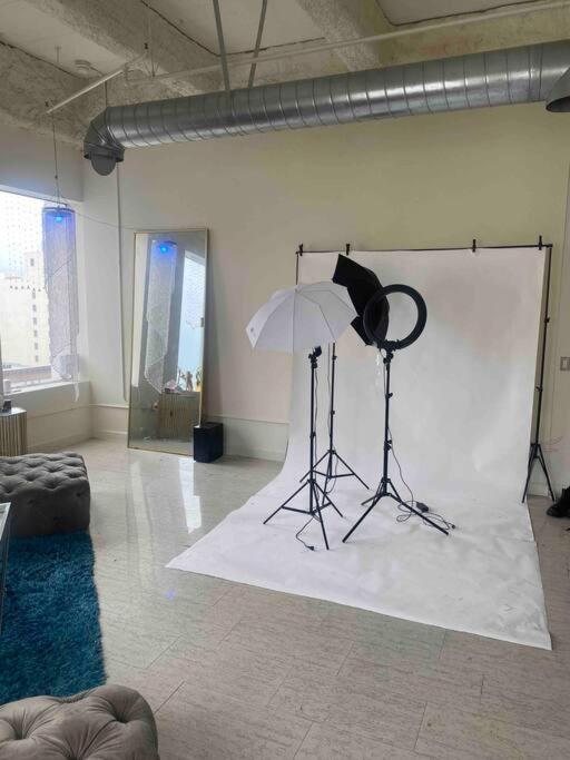 Chandelier High-Rise Loft/Condo