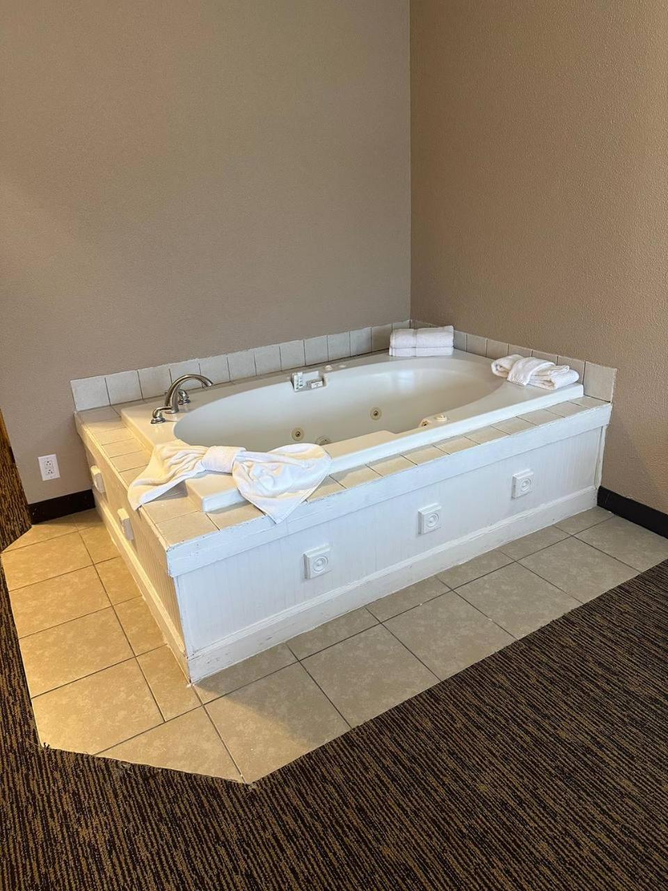 Baymont by Wyndham Lawrenceburg, Photo 12