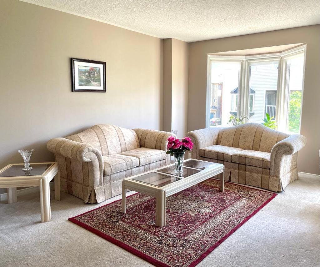Toronto Vacations - Rooms near Train Station - Property Image 1