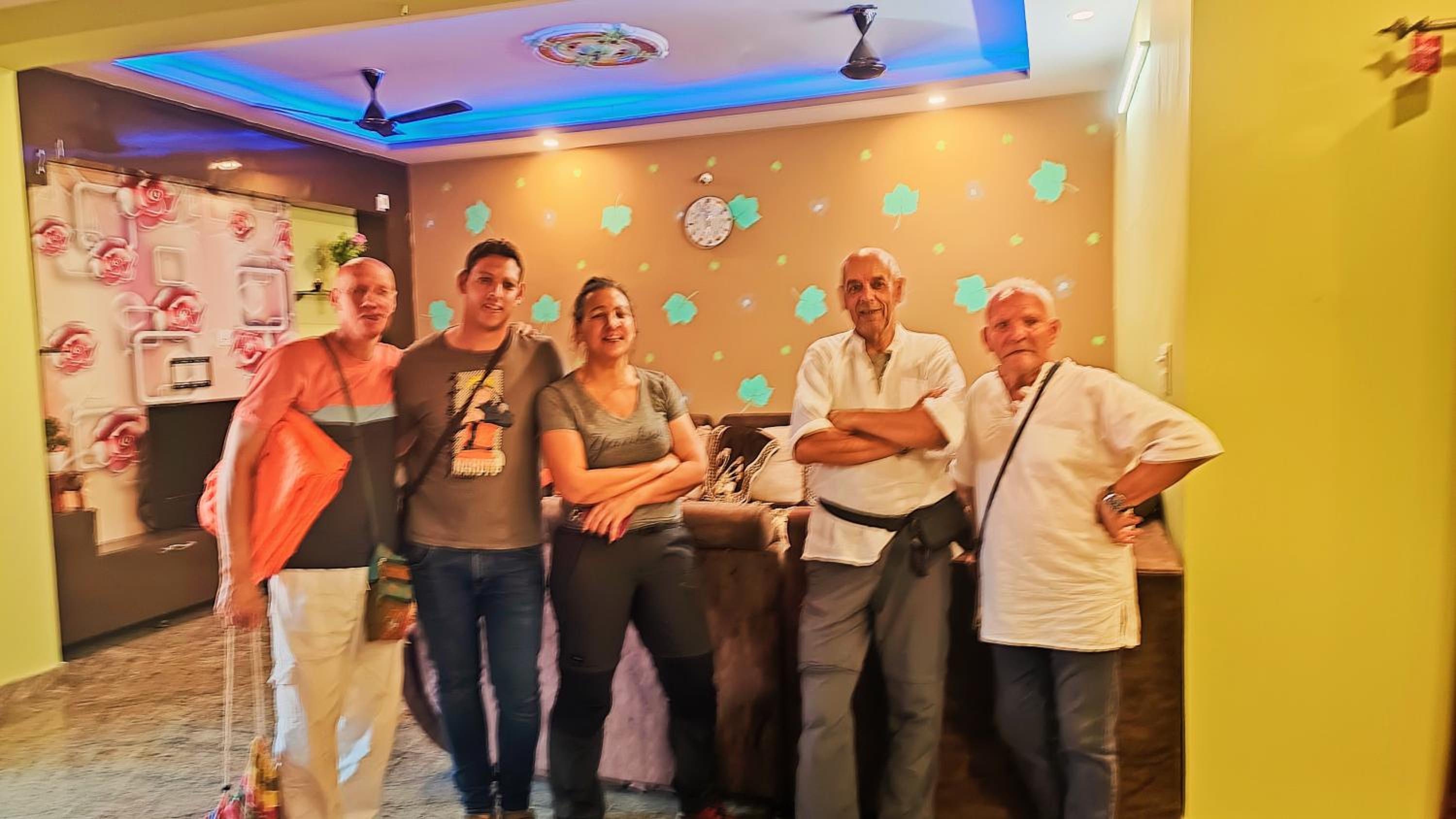 Sahara penthouse family, Stay