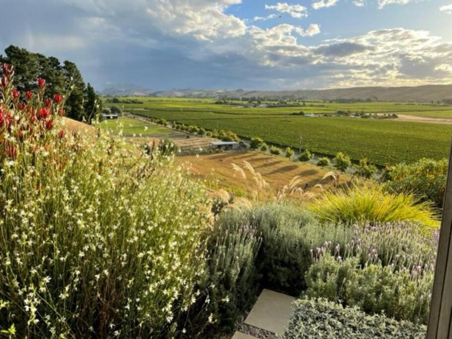 Quail Run Cottage with stunning vineyard views view 2