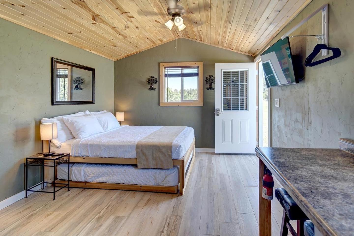 Eagle’s Landing Lodge view 2
