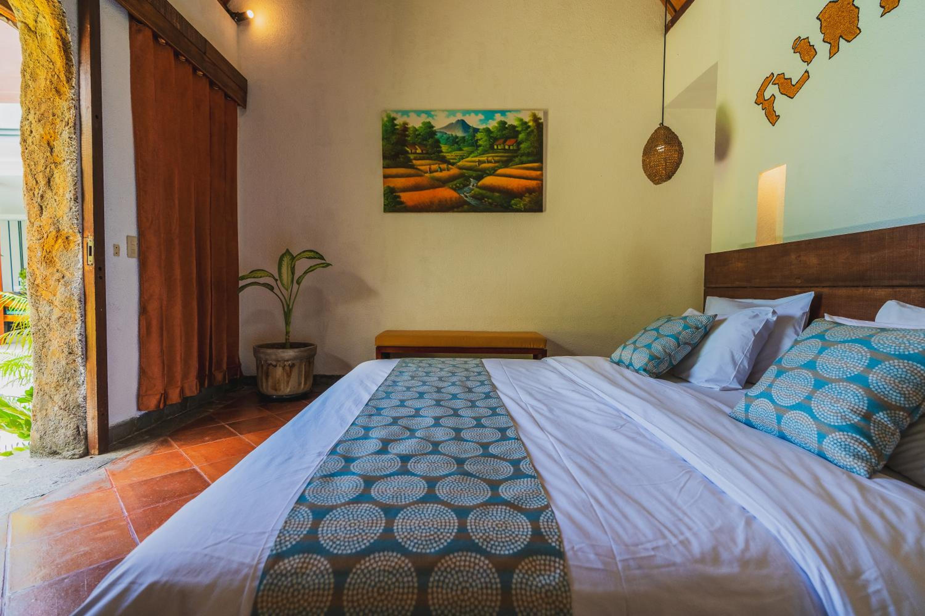Tropical Villa Flintstones view 5