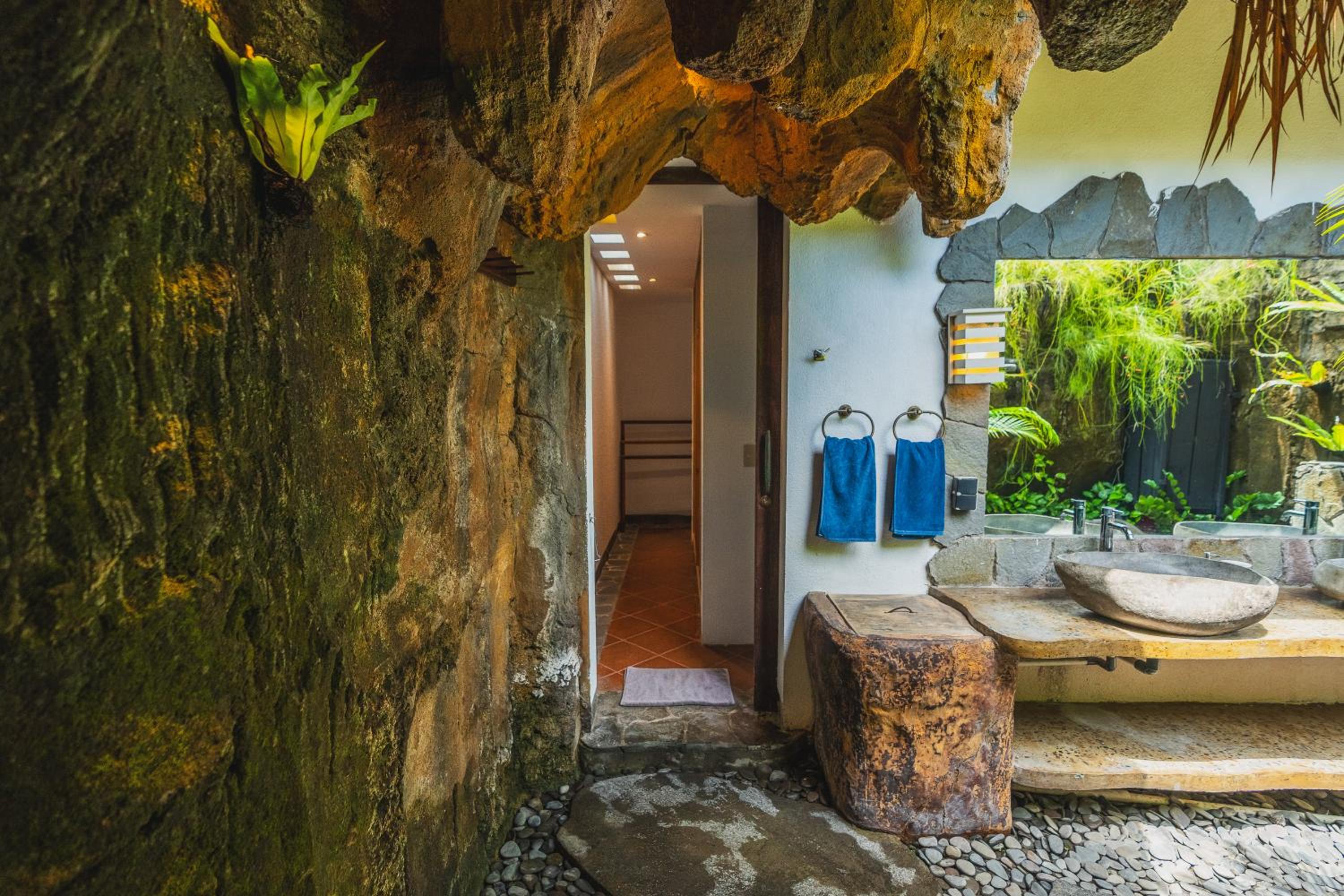 Tropical Villa Flintstones view 3
