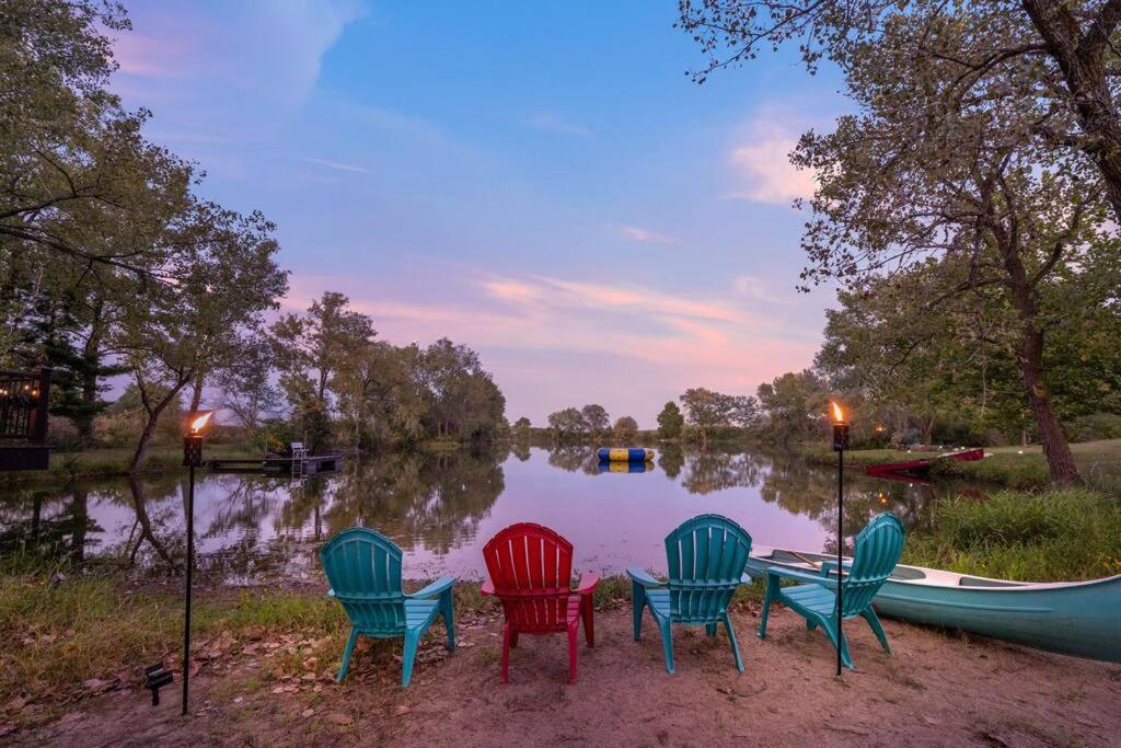 Miscellaneous Market Vacations - Secluded Waterfront A-Frame Cabin w/ Pvt Lake - Property Image 5