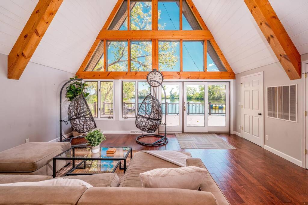 Miscellaneous Market Vacations - Secluded Waterfront A-Frame Cabin w/ Pvt Lake - Property Image 4