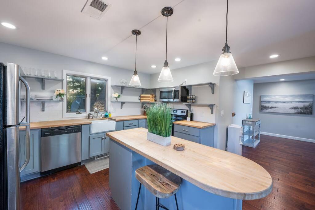 Secluded Waterfront A-Frame Cabin w/ Pvt Lake - Property Image 6