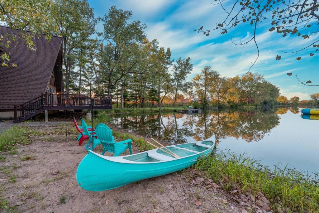 Secluded Waterfront A-Frame Cabin w/ Pvt Lake - Property Image 8