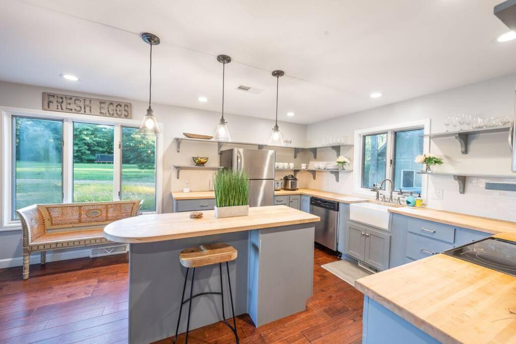 Secluded Waterfront A-Frame Cabin w/ Pvt Lake - Property Image 11