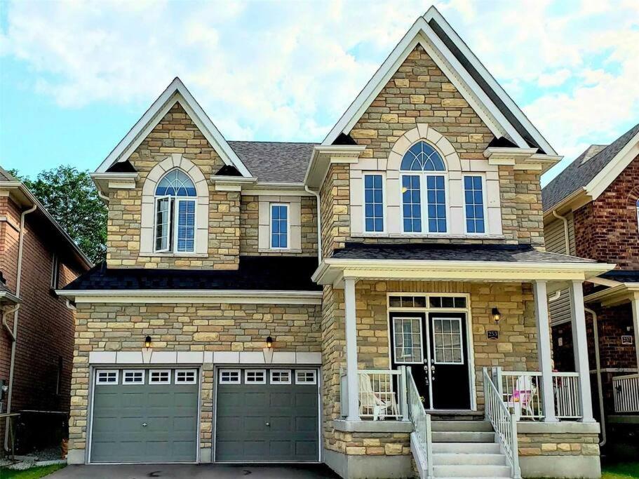 LUXURY 2-BEDROOMS UNIT WITH WIFI, LDR & PARKING.