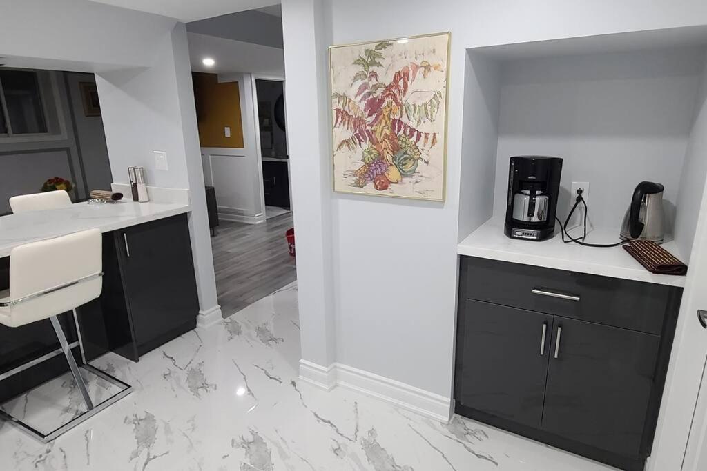 LUXURY 2-BEDROOMS UNIT WITH WIFI, LDR & PARKING.