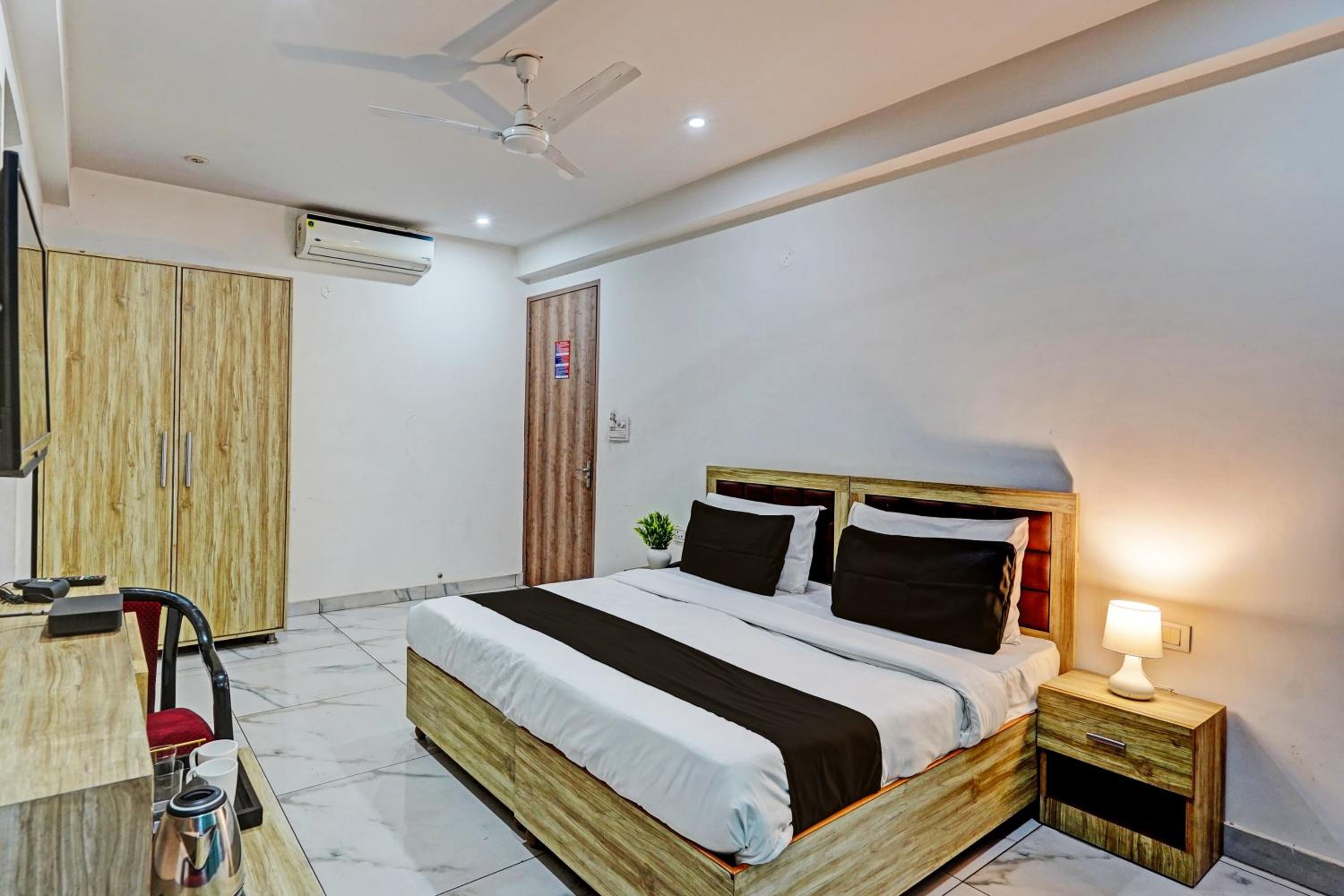 Townhouse Akshay Hotel view 4