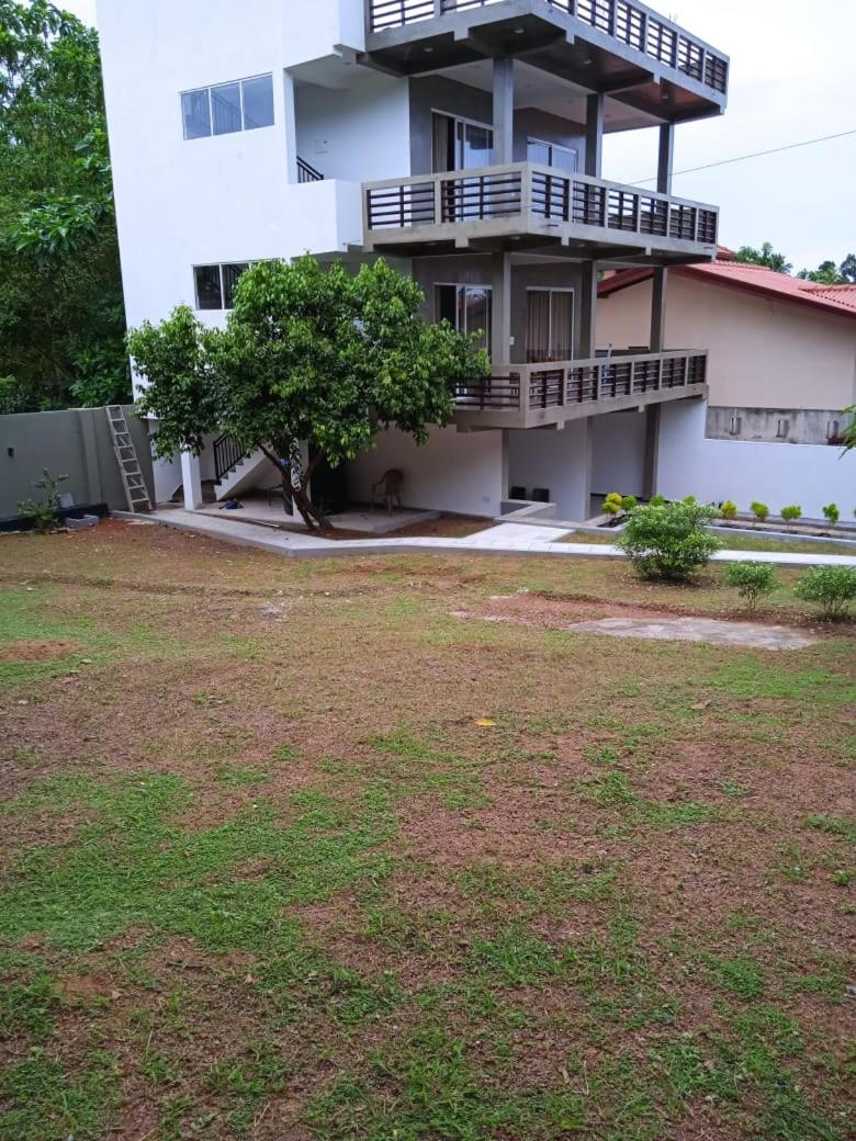 Villa Montaniya