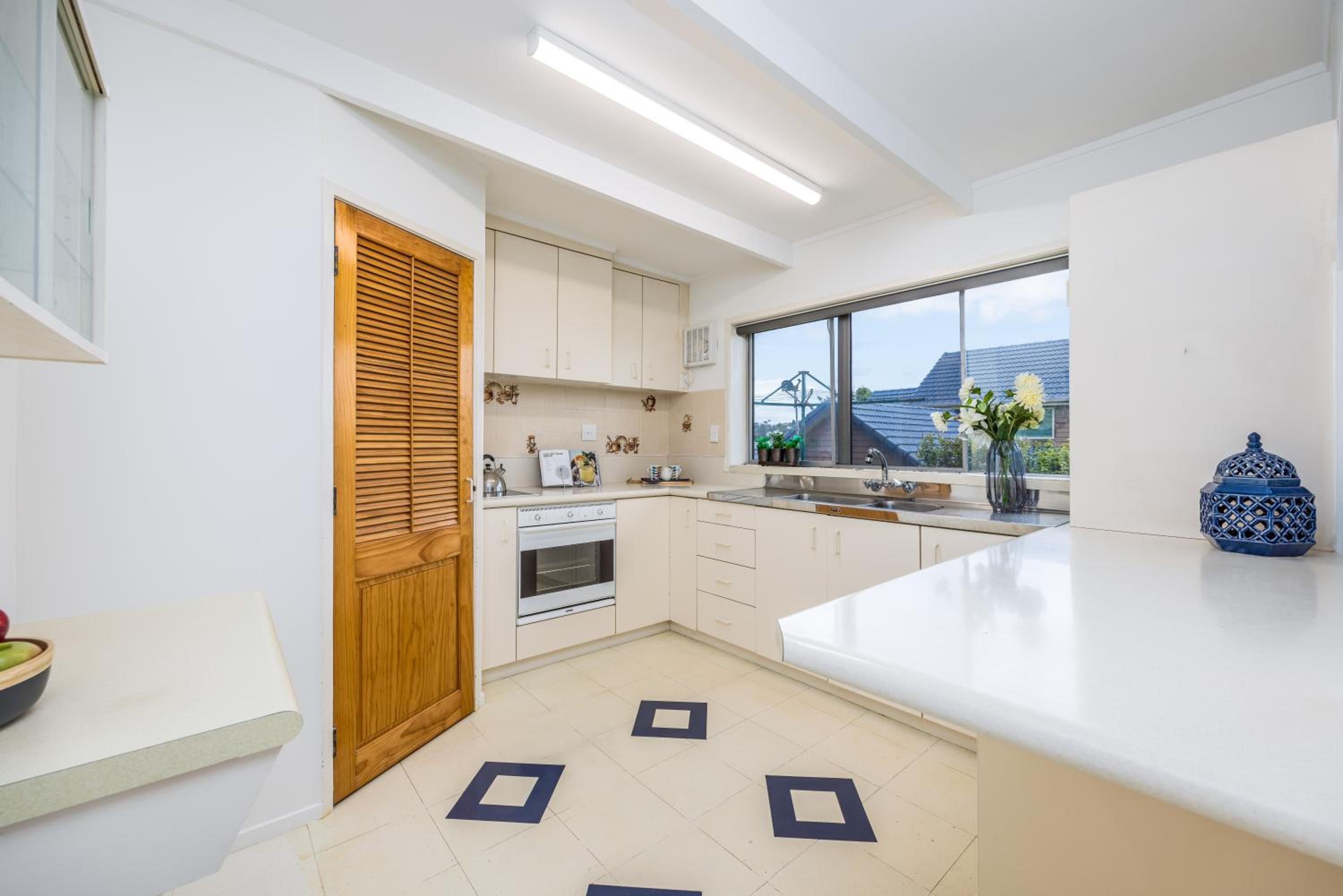 The Hidden Clifftop Gem - Ocean Views - Walk to Beach - 2 or 3 bedrooms per request view 5