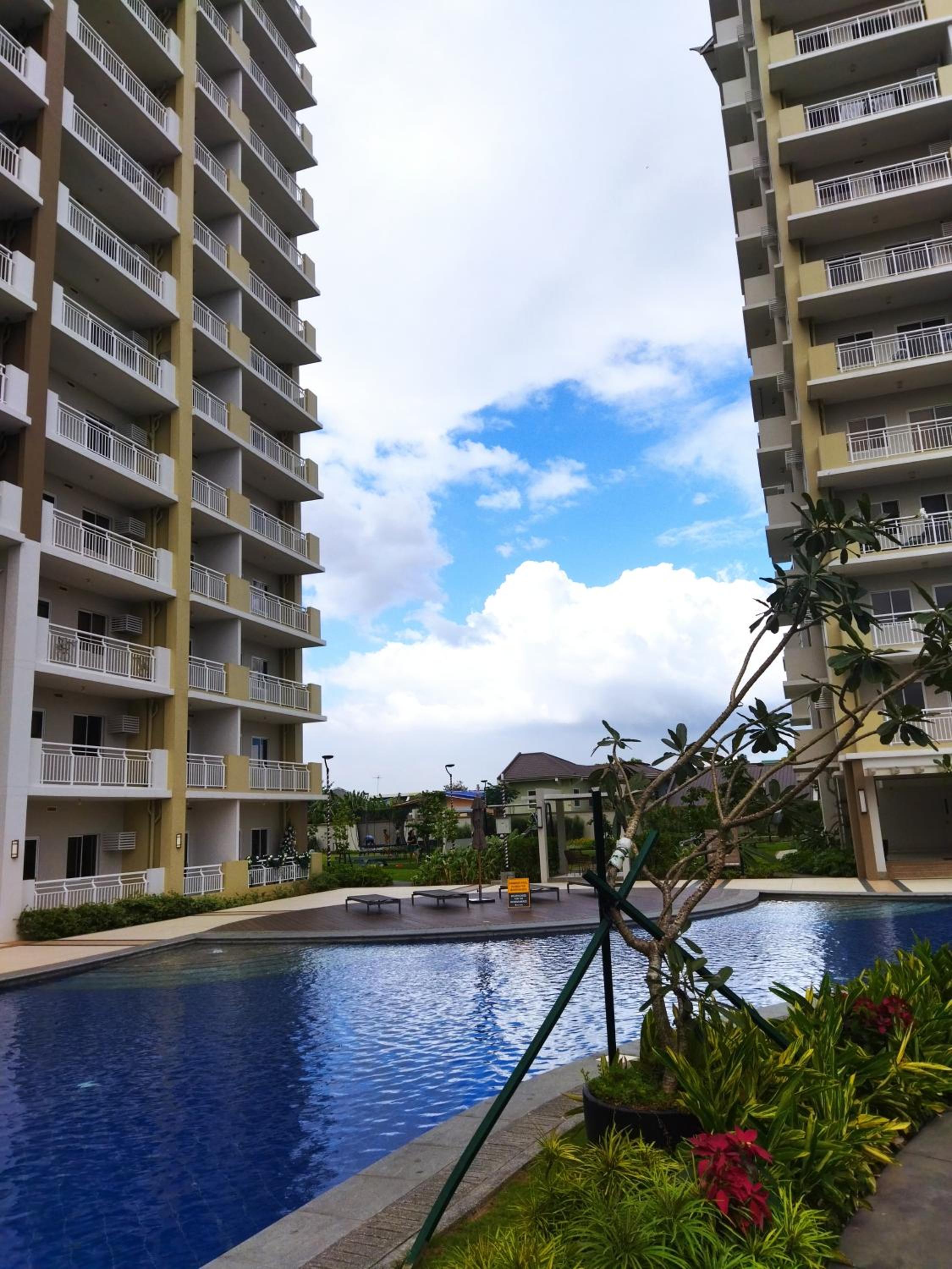2 Bedroom Modern Cabana at The Atherton Near NAIA Airport Facing Manila Memorial view 3
