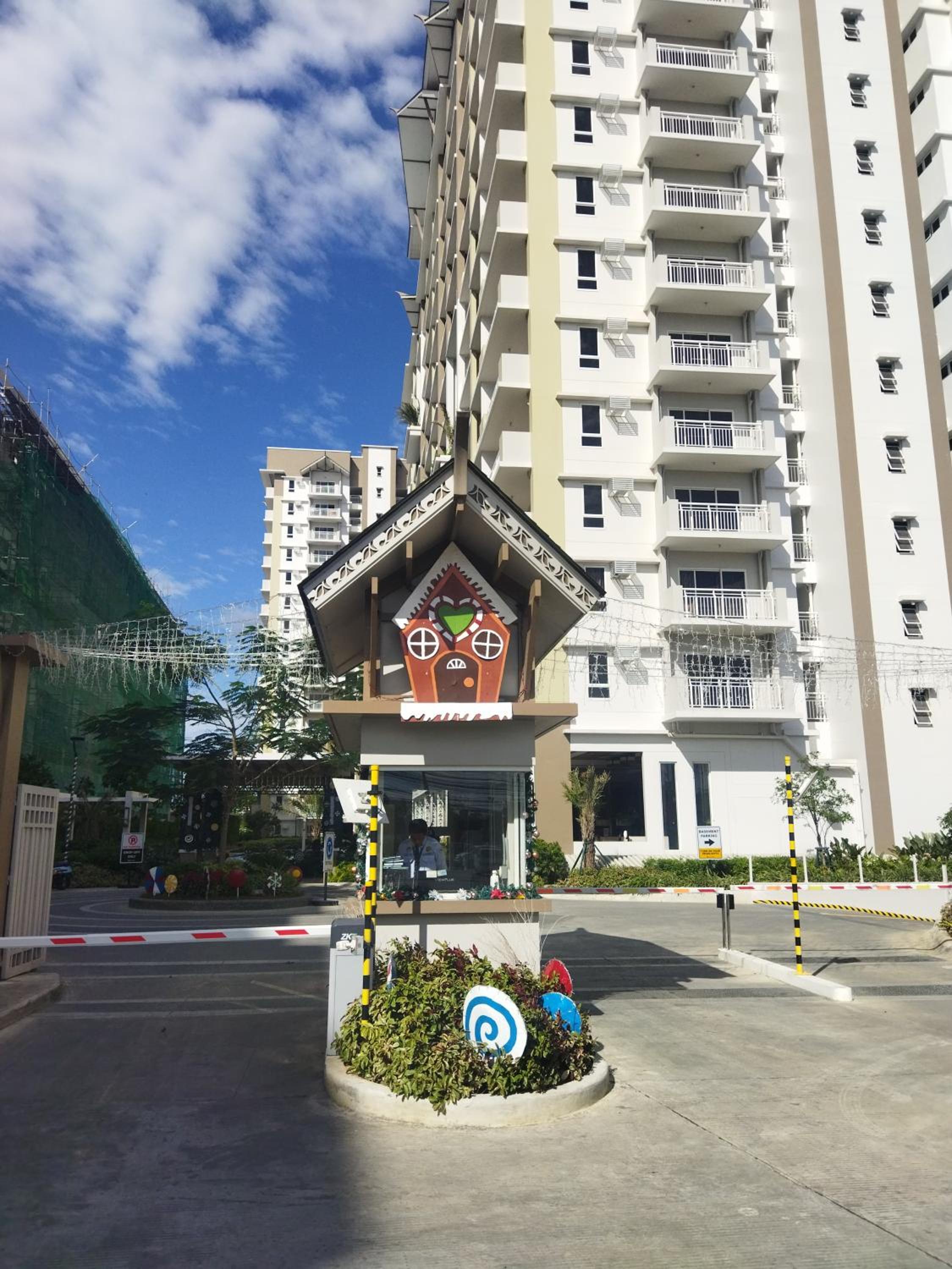 2 Bedroom Modern Cabana at The Atherton Near NAIA Airport Facing Manila Memorial view 2