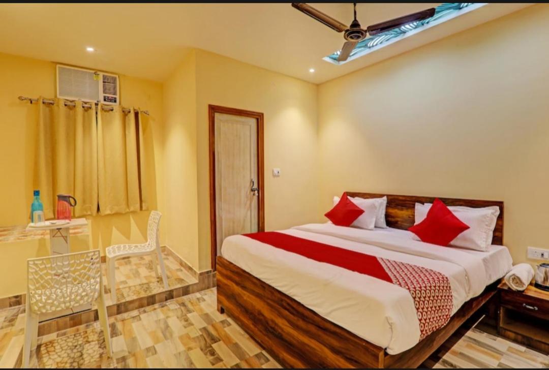 Hotel Royal Regency Palace Vijay chowk Gorakhpur view 2