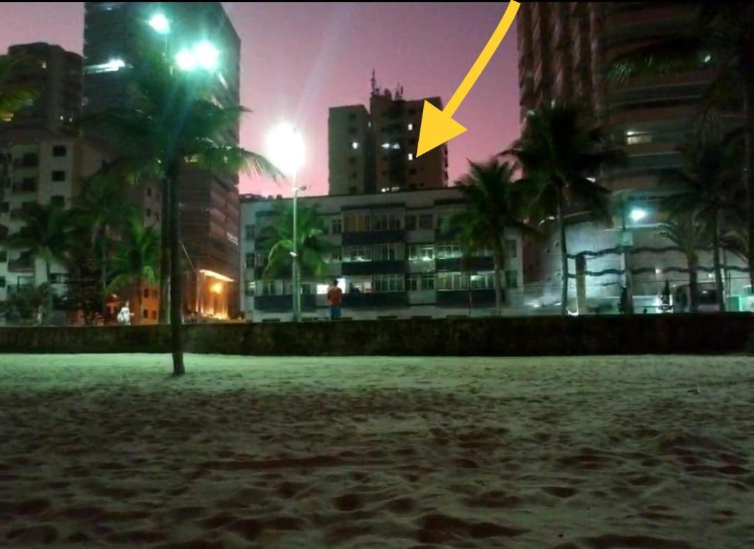 Pé na areia, vista mar, wi-fi e varanda !