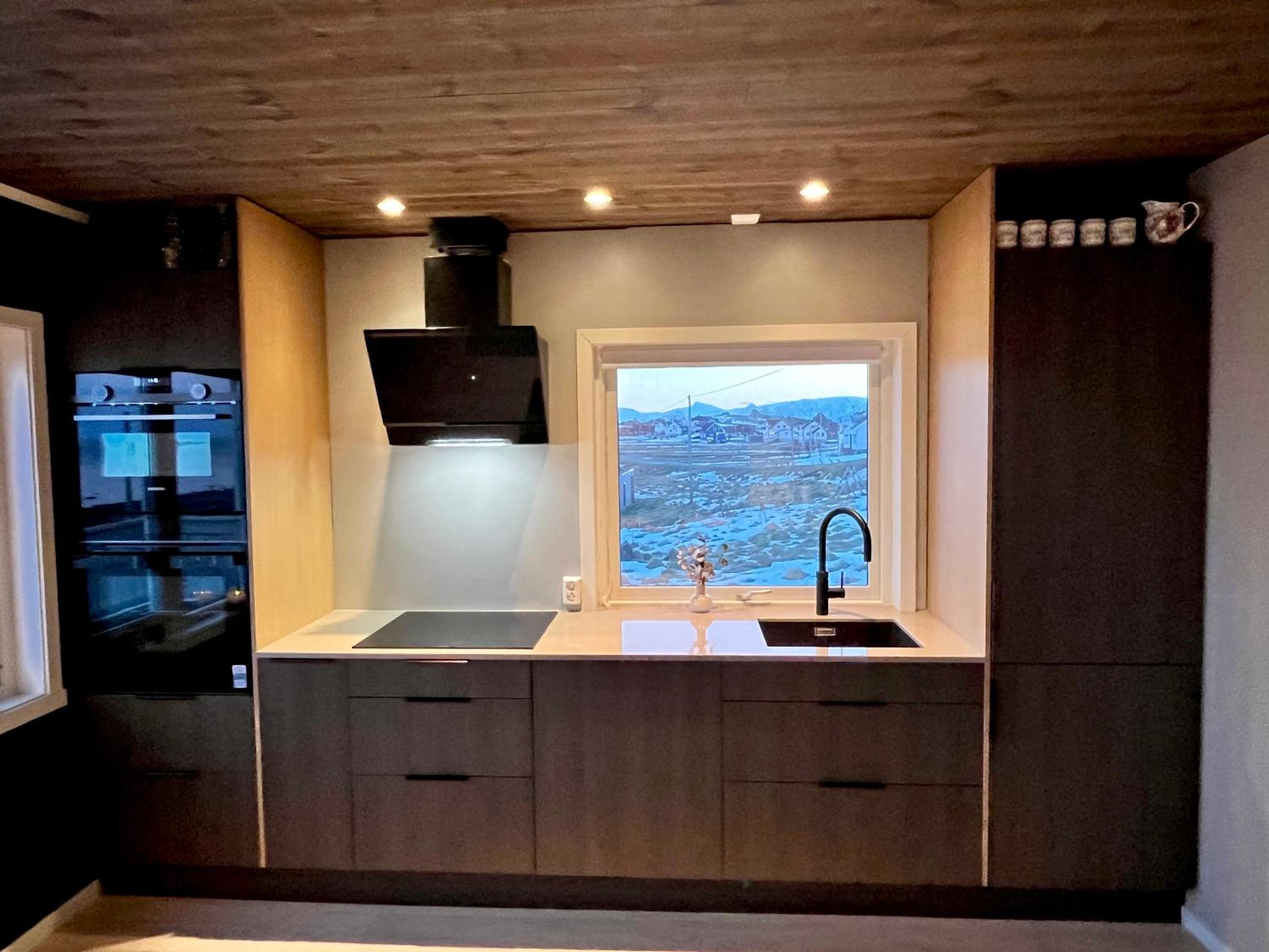 House by the ocean with midnight sun view view 2