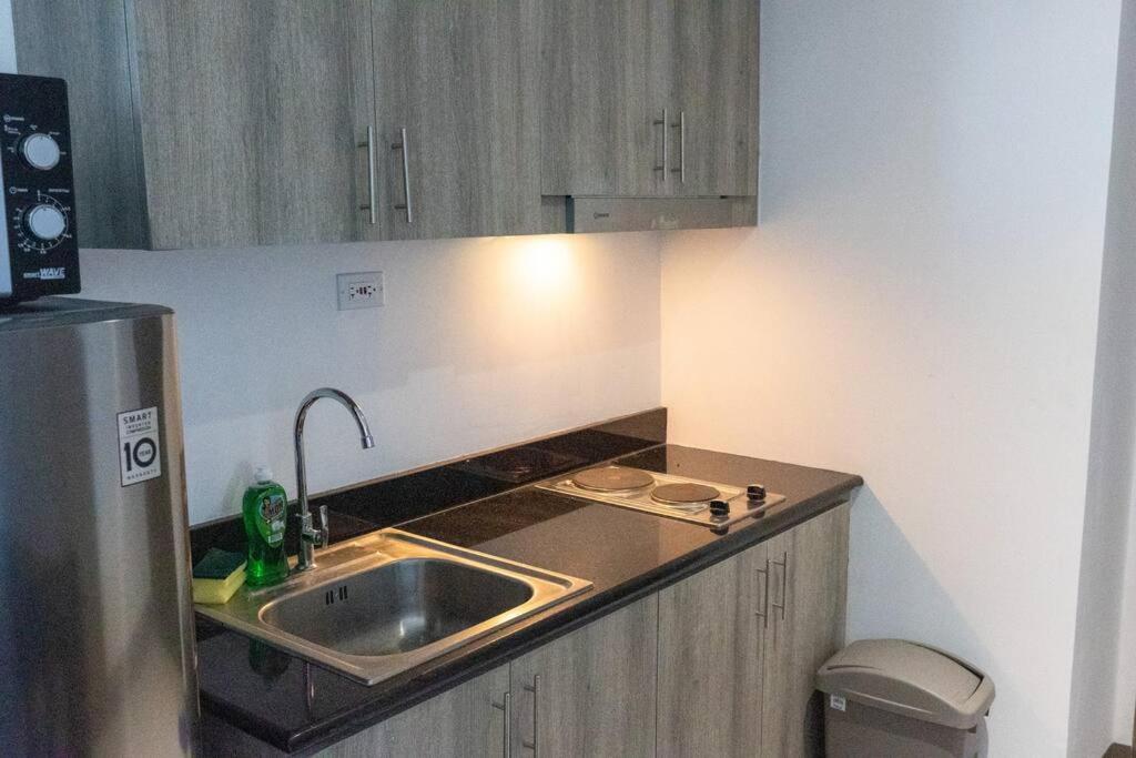 Bohemian 1-BR Condo in Mandaluyong view 5
