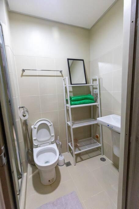 Bohemian 1-BR Condo in Mandaluyong view 2